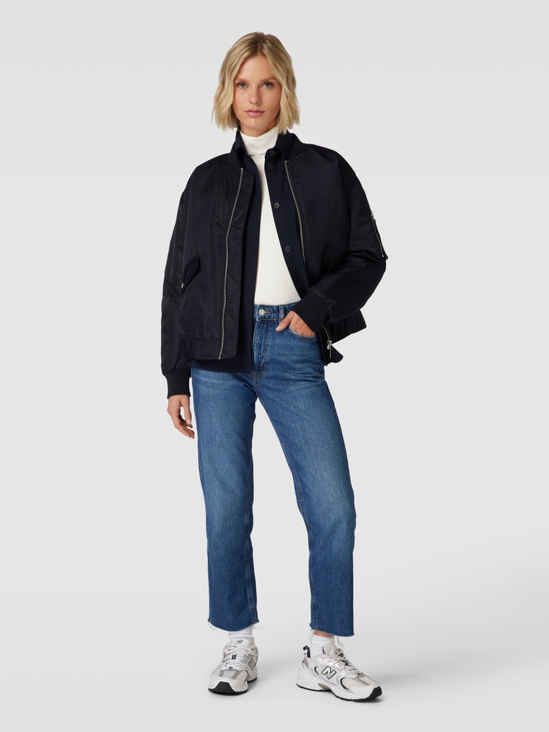 Rollkragenpullover aus Viskose-Mix mit Wellensaum in offwhite