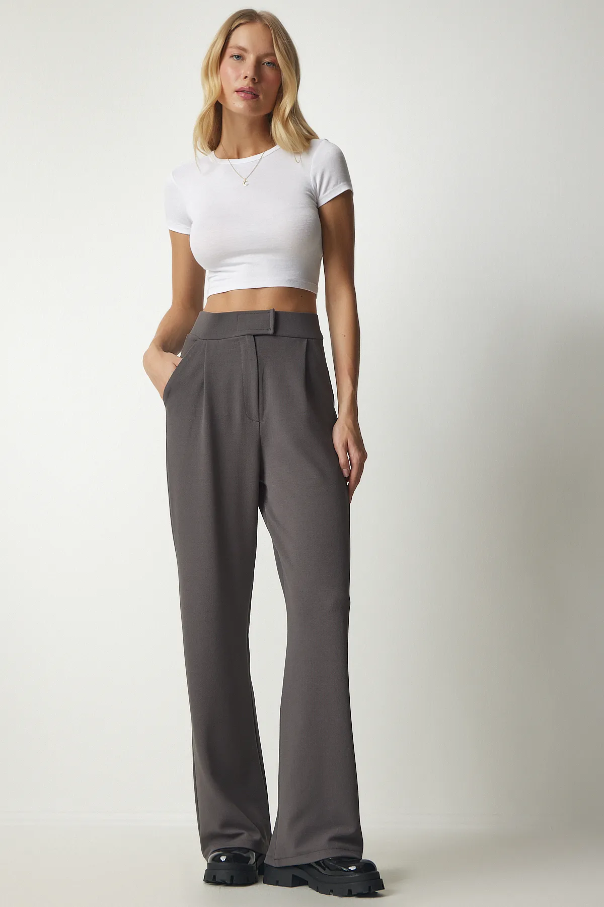 Happiness İstanbul  Bequeme gewebte Damenhose in Anthrazit mit Klettverschluss an der Taille RV00150