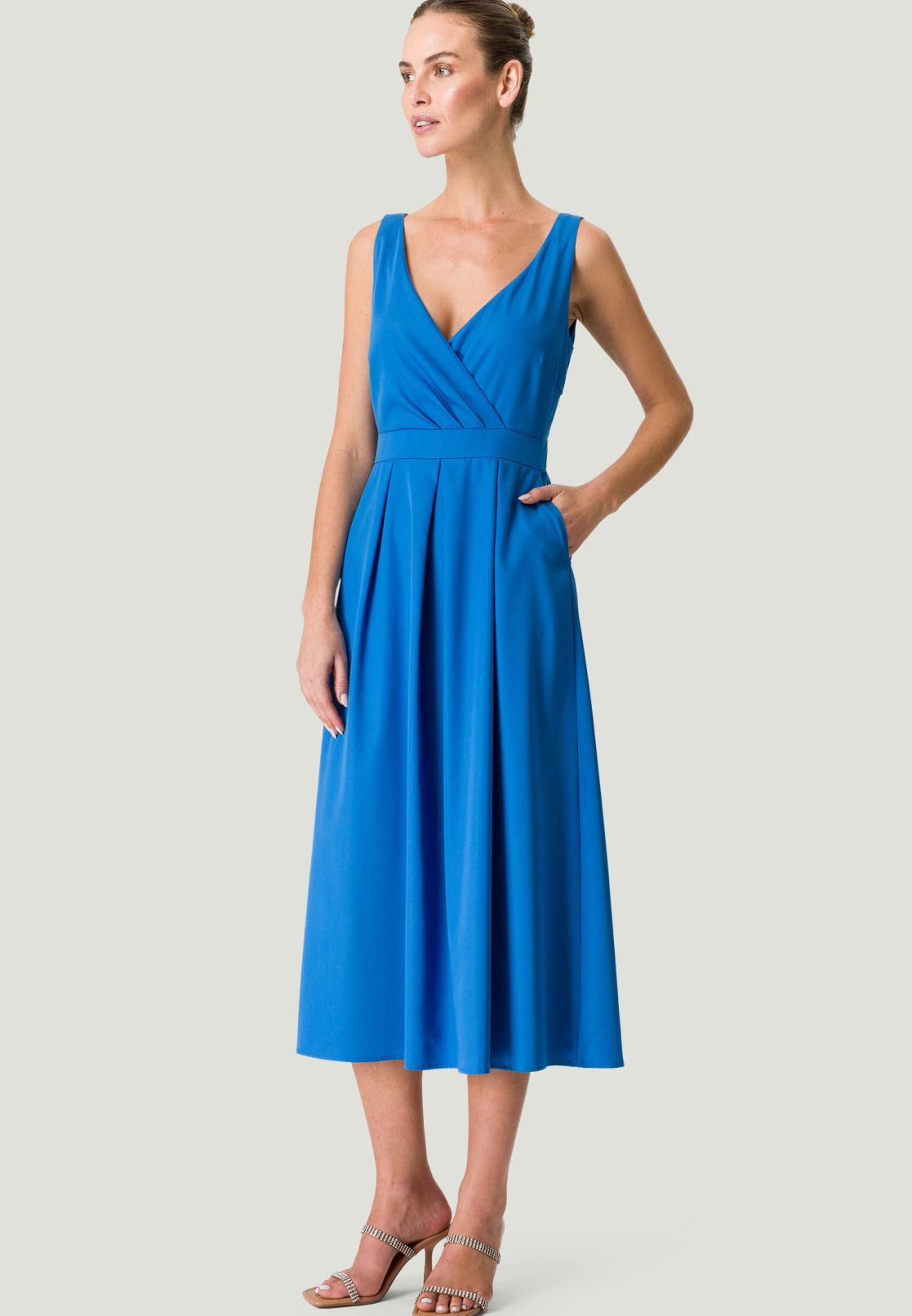 Midikleid mit Rückenausschnitt