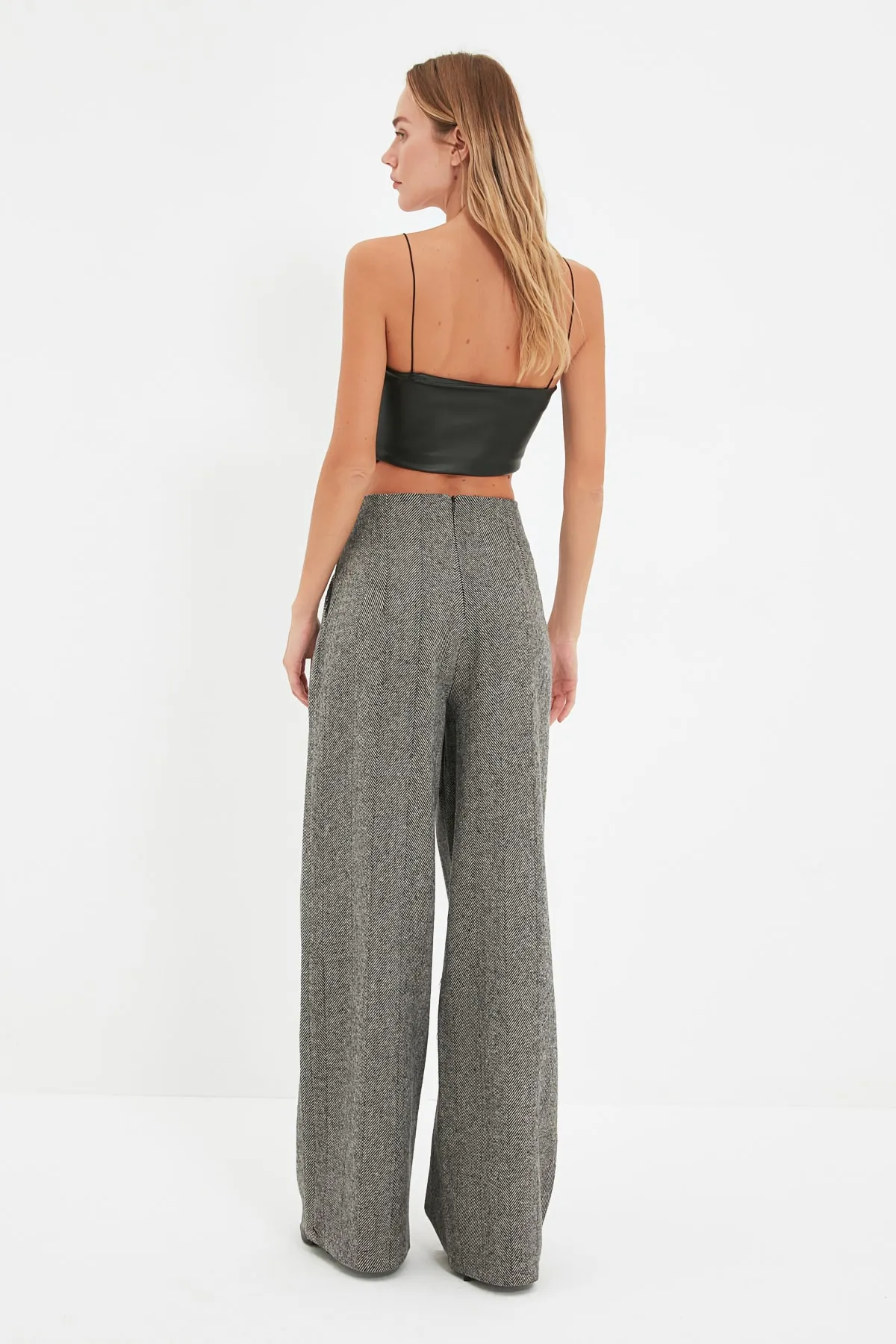 Trendyol Collection  Graue, gewebte Hose mit weitem Bein und Knopfdetail TWOAW21PL0492