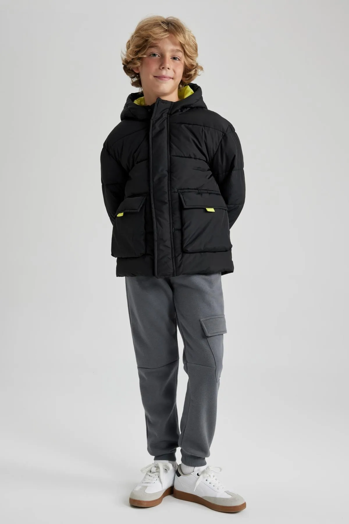 DeFacto  Wasserabweisende Pufferjacke mit Kapuze für Jungen A2267a823wn
