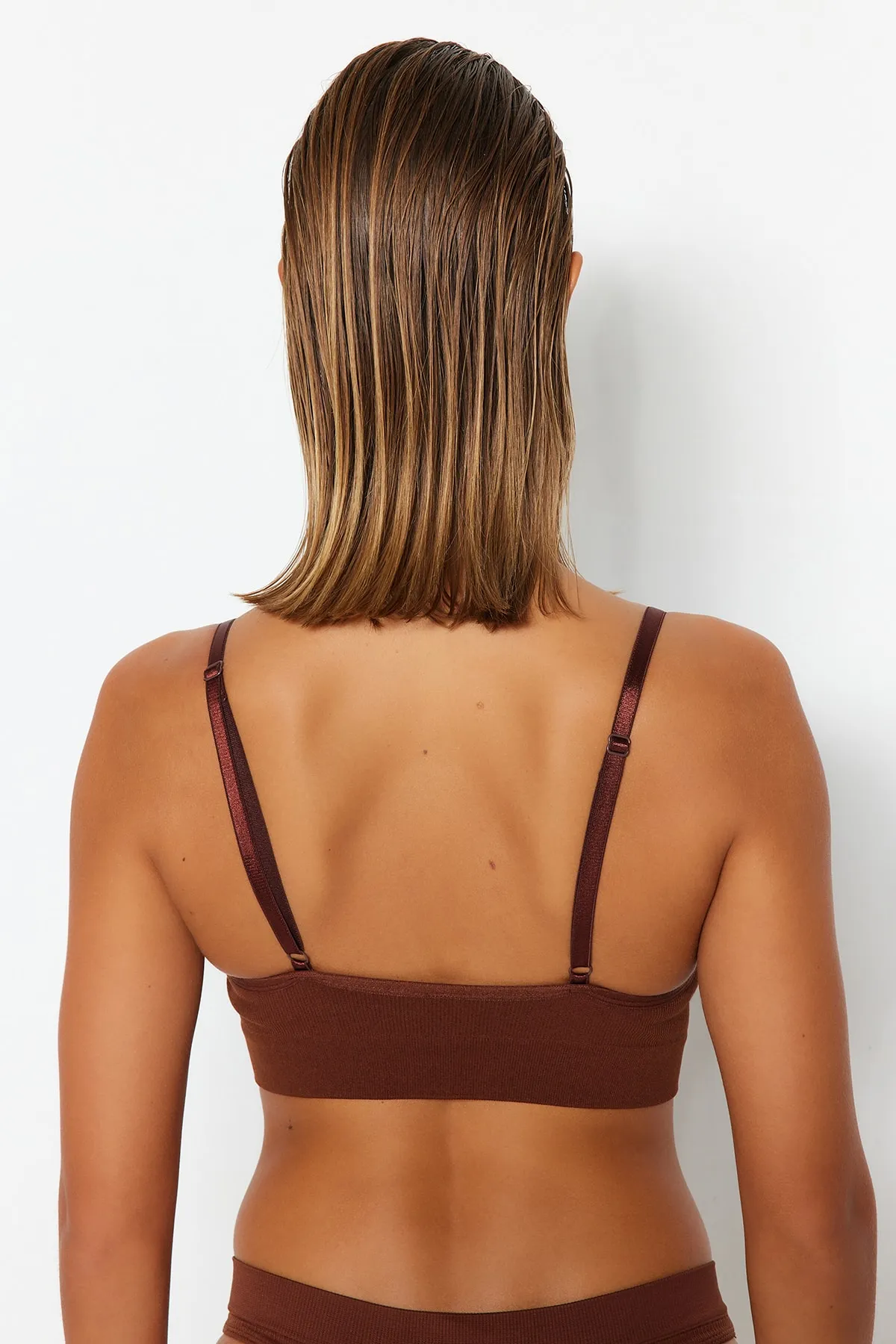 Trendyol Collection  Brauner nahtloser/nahtloser beschichteter Bralette-Strick-BH THMAW22SU0043