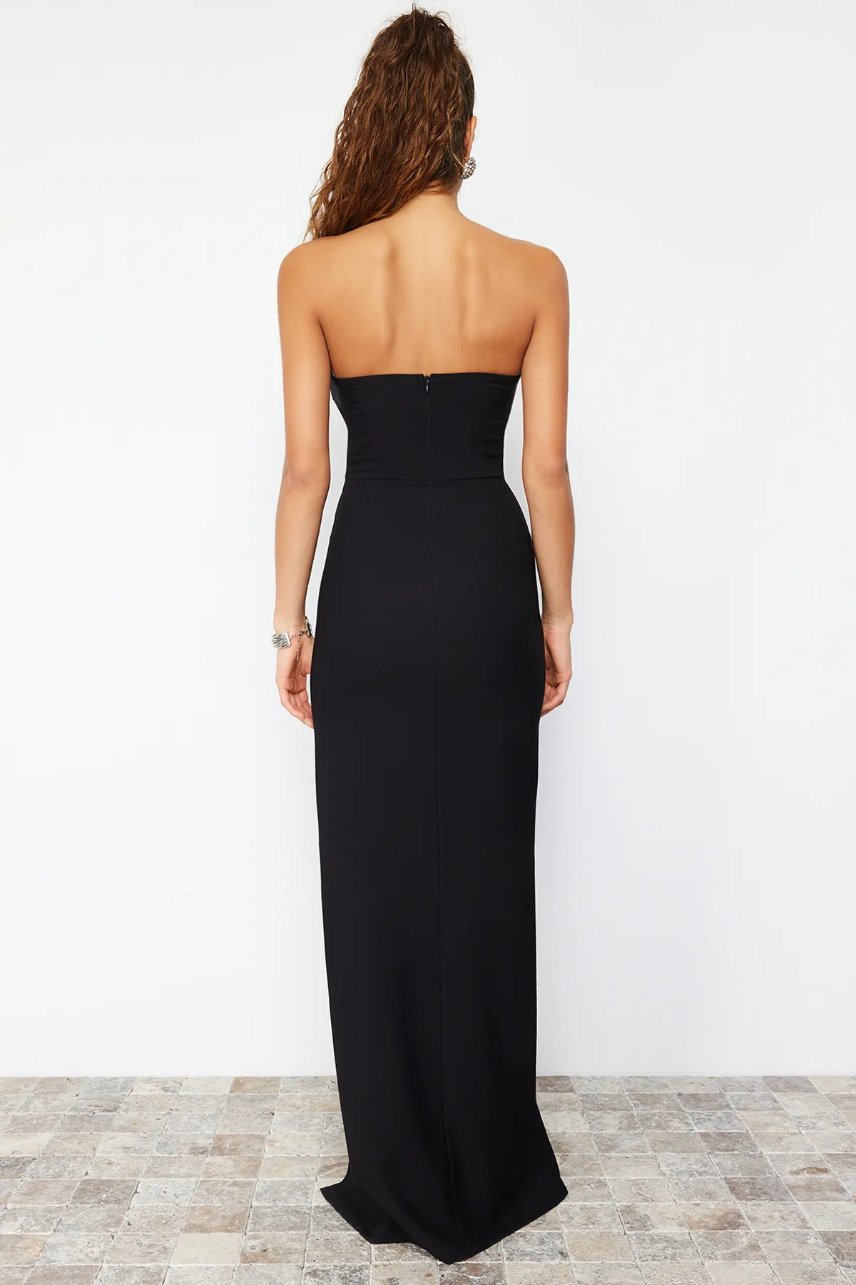 Trendyol Collection  Schwarzes, körperbetontes, gewebtes langes Abendkleid TPRSS24AE00009