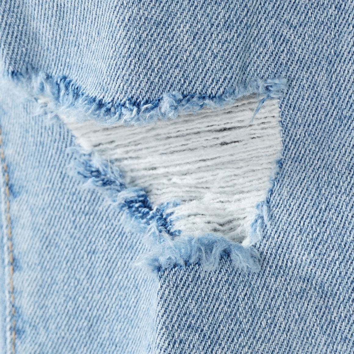 Jungen Straight-Jeans mit Destroyed-Effekten