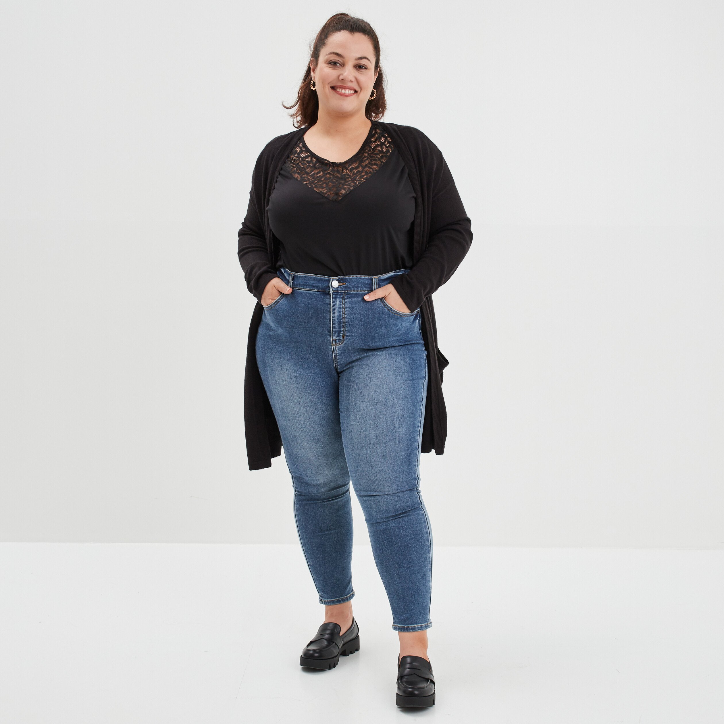 T-shirt col à dentelle Modavista noir femme grande taille | La Halle