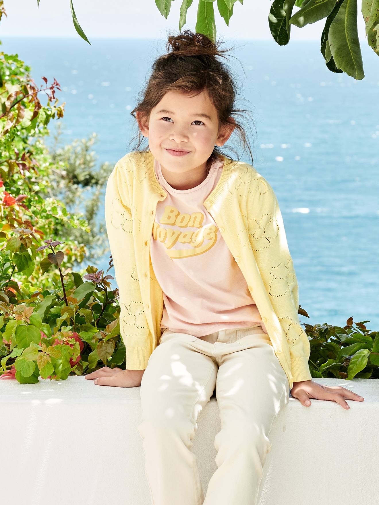 Gilet maille ajourée motifs fleurs fille jaune
