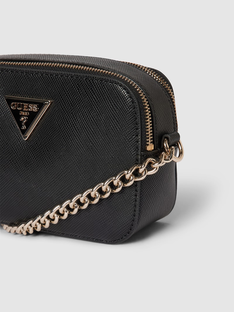Umhängetasche mit Label-Applikation in schwarz