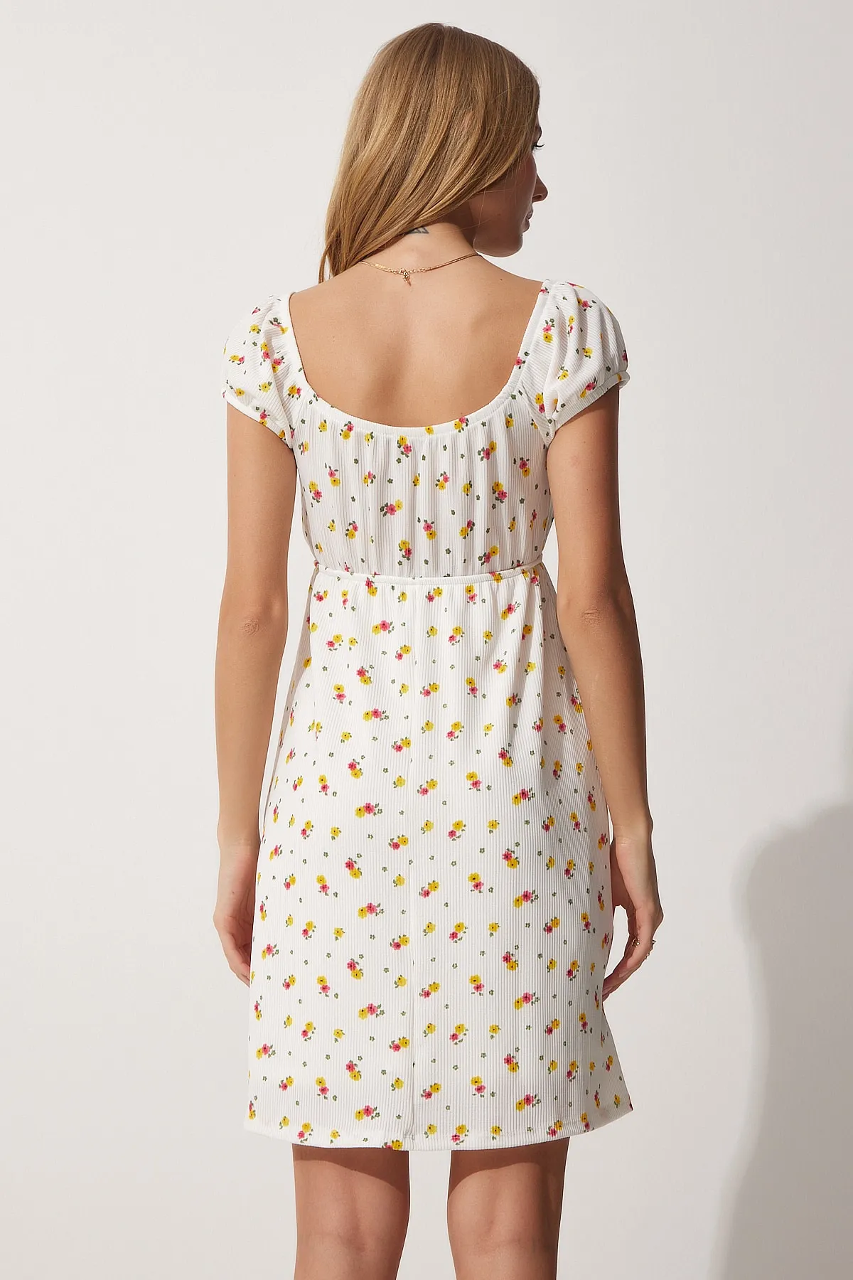 Happiness İstanbul  Geblümtes Sommer-Mini-Strickkleid mit Carmenkragen