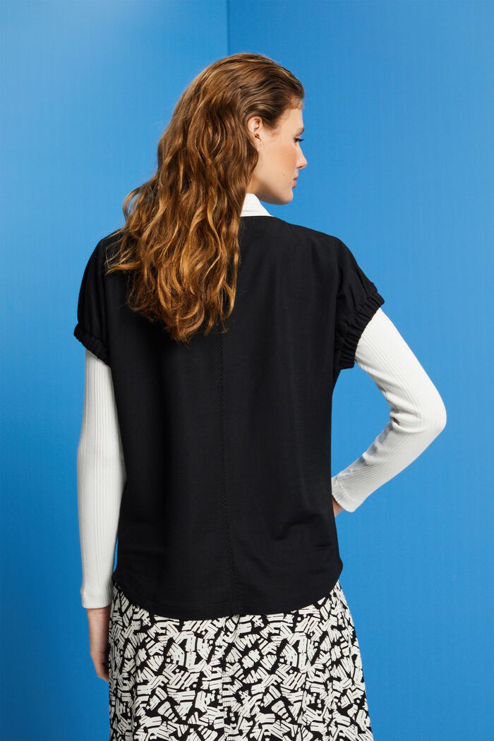 T-Shirt mit elastischen Details am Ärmel