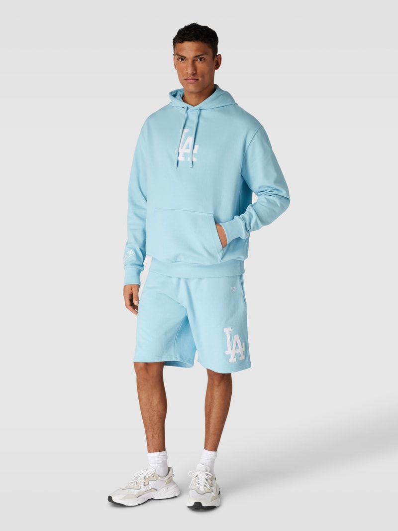 Hoodie mit Känguru-Tasche in hellblau