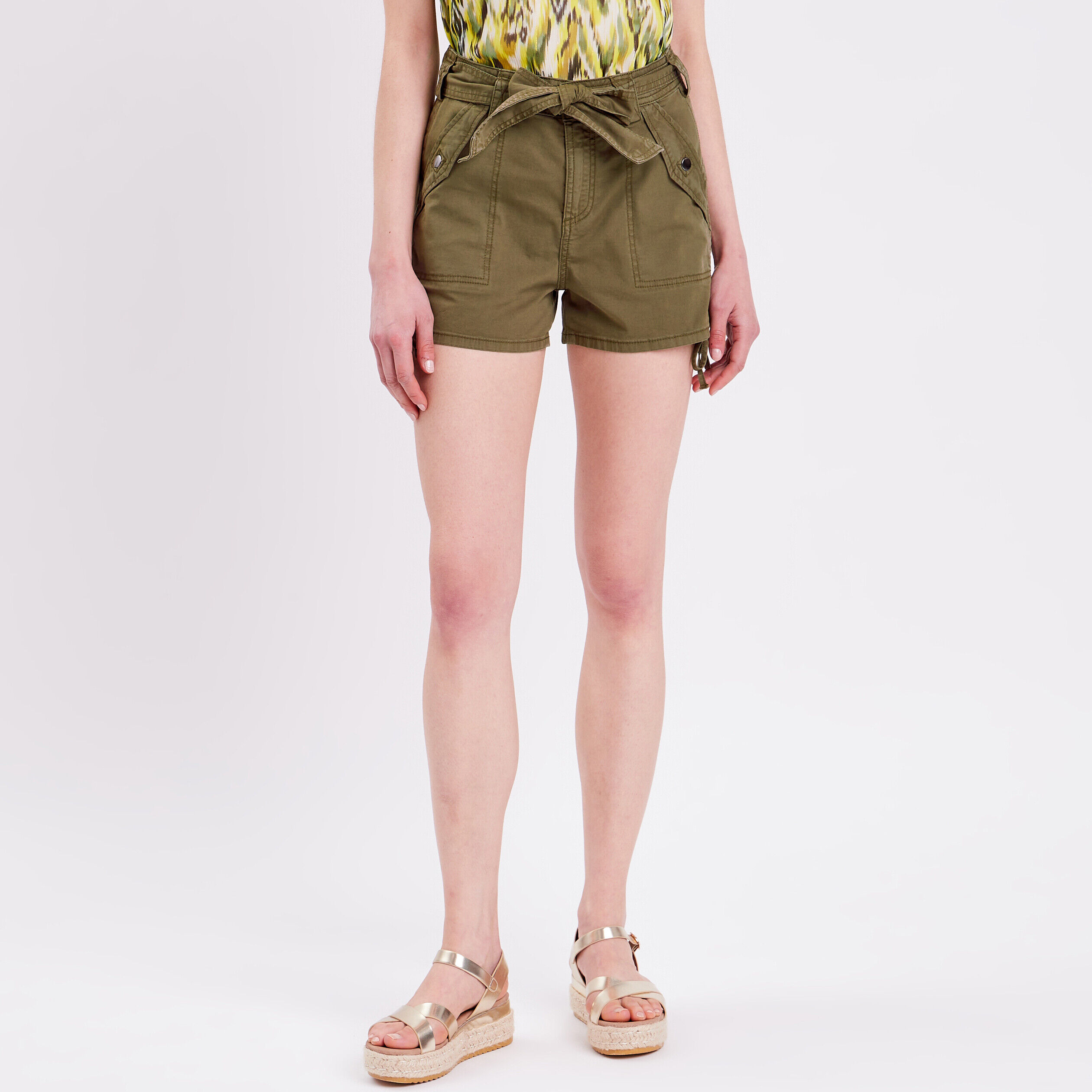 Short droit ceinturé vert kaki femme | Cache Cache