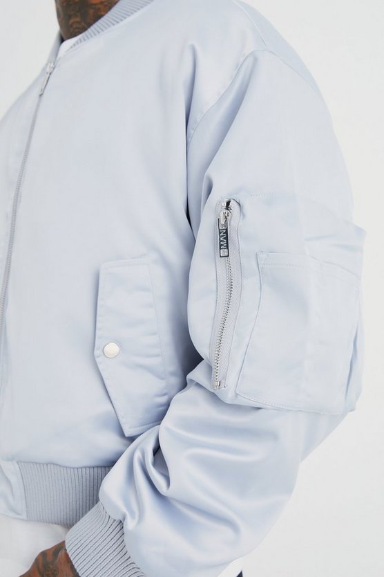 Kastige gepolsterte Ma1 Satin-Bomberjacke