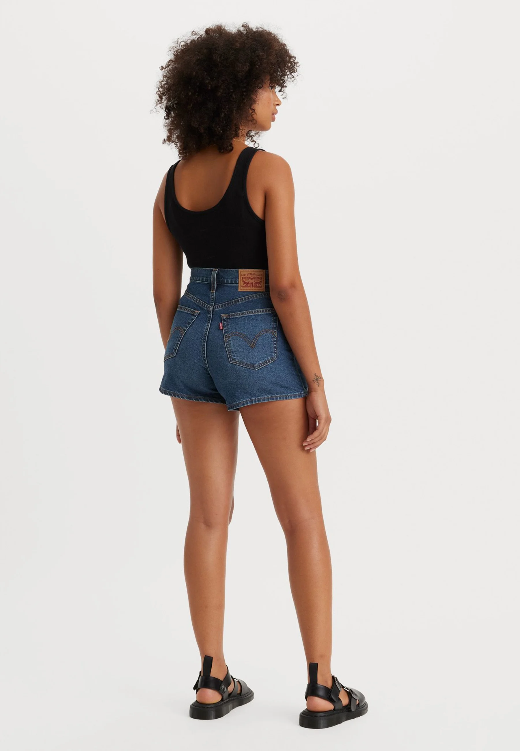 Levi's® HIGH WAISTED MOM - Shorts vaqueros