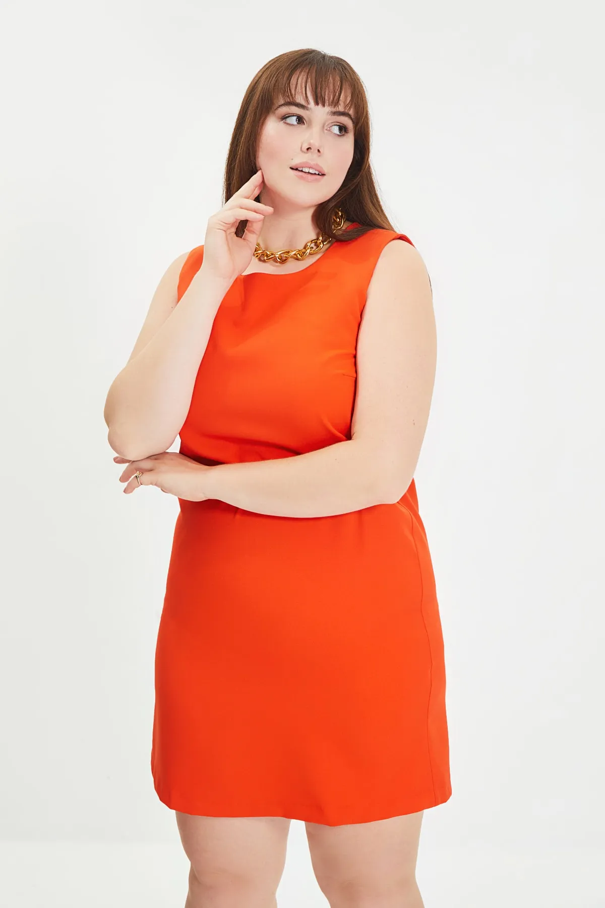 Trendyol Collection  Gerade geschnittenes, ärmelloses Mini-Webkleid mit Granatapfelblüten und Rundhalsausschnitt TWOSS19FG0063