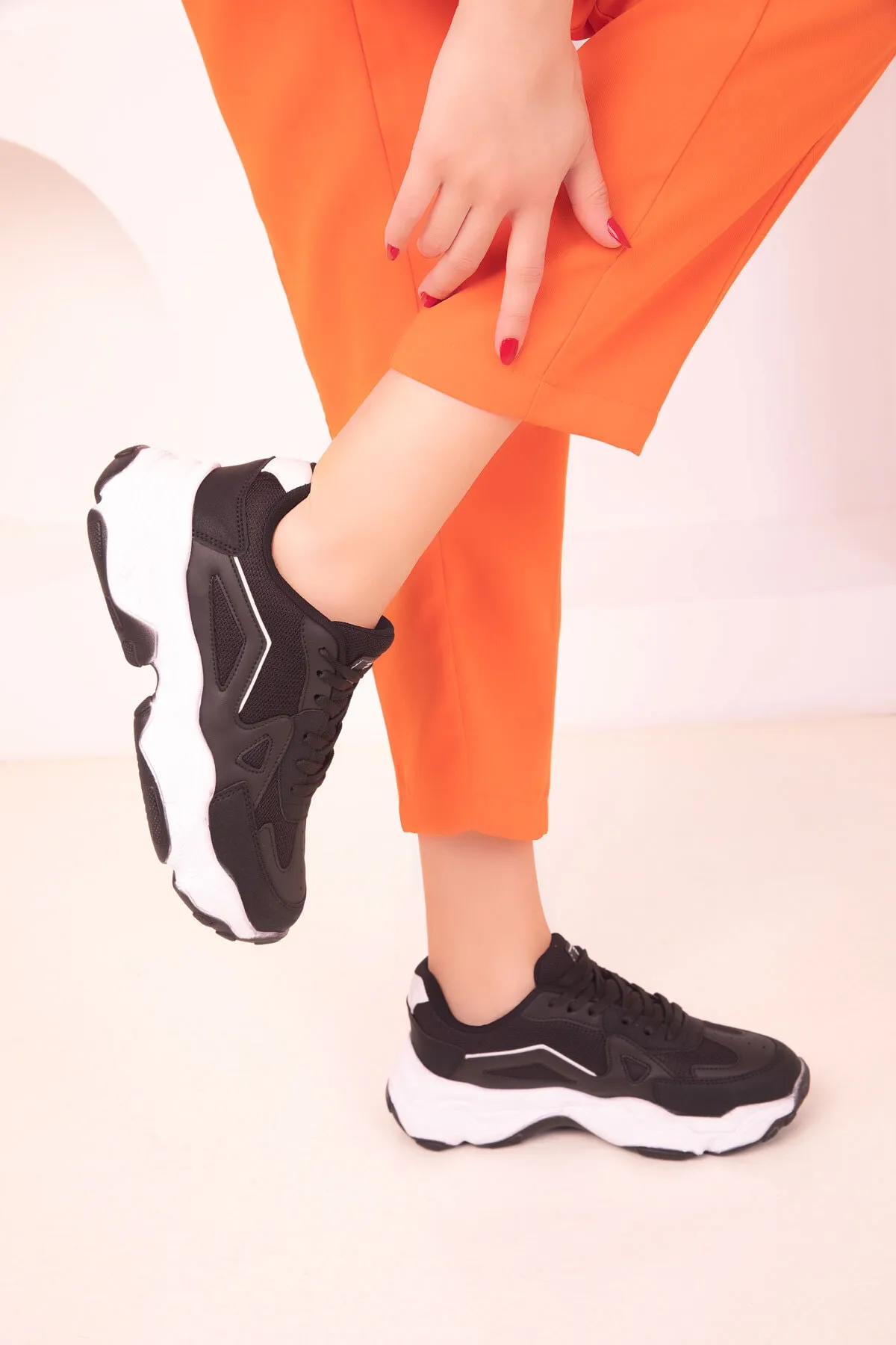 SOHO  Schwarz-weiße Damen Sneakers 18148