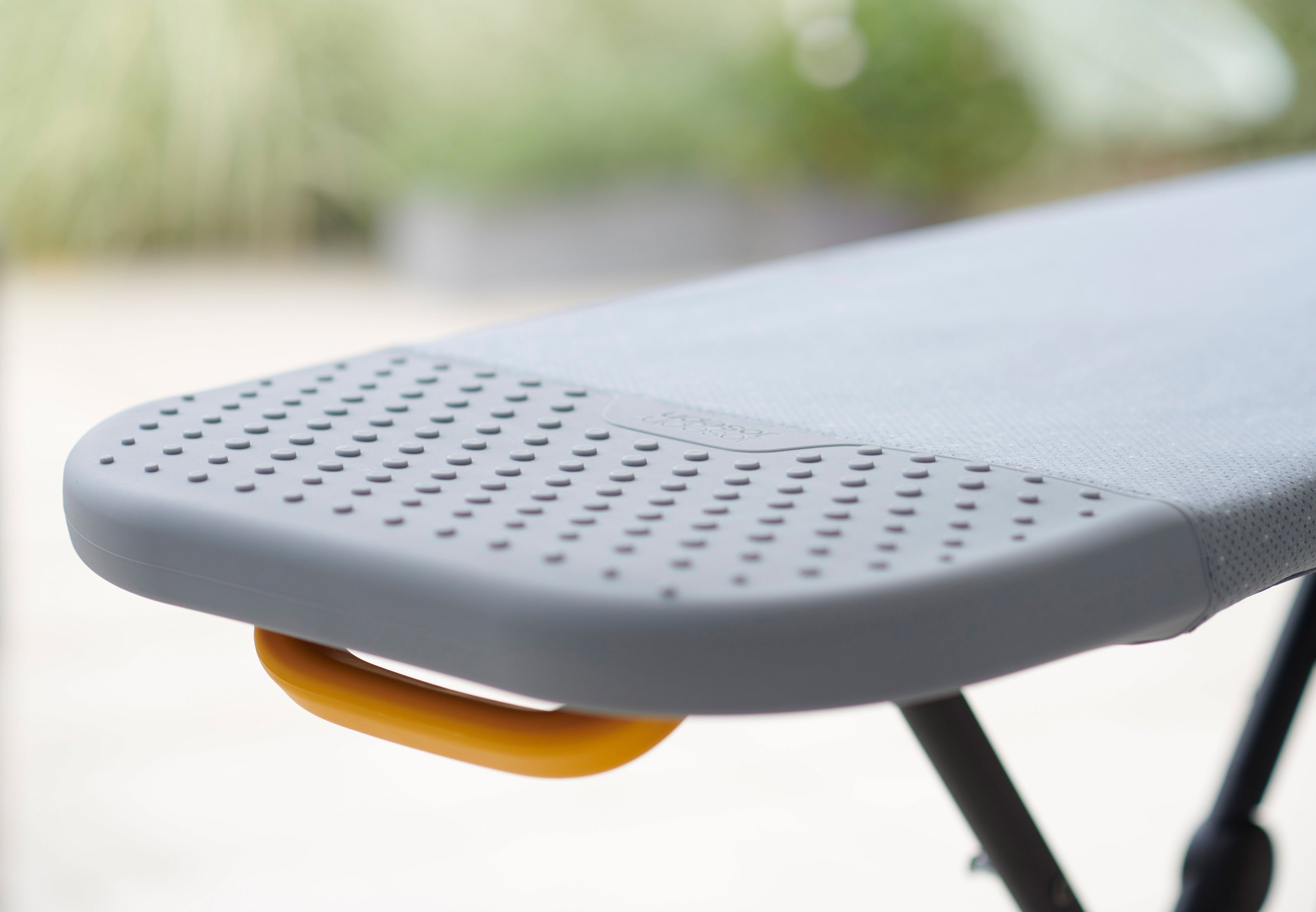 Joseph Joseph Bügelbrett Glide™ Easy-Store, Bügelfläche 108x38 cm, DripShield™ Technologie & hitzebeständiger Silikon-Bügeleisenauflage