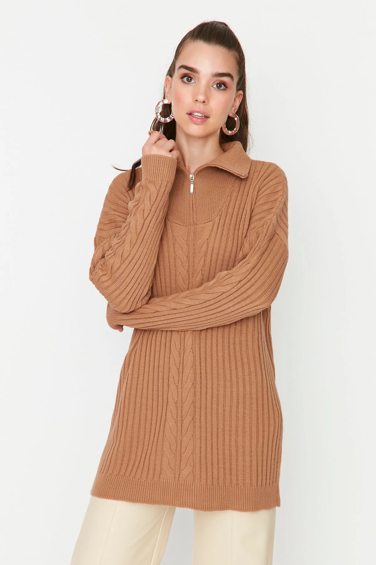Trendyol Modest  Camel Selanik Strickpullover mit Reißverschluss TCTAW23AK00017