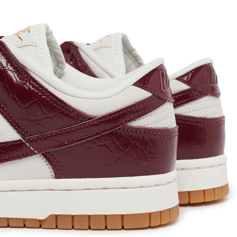 NIKE Wmns Dunk Low 