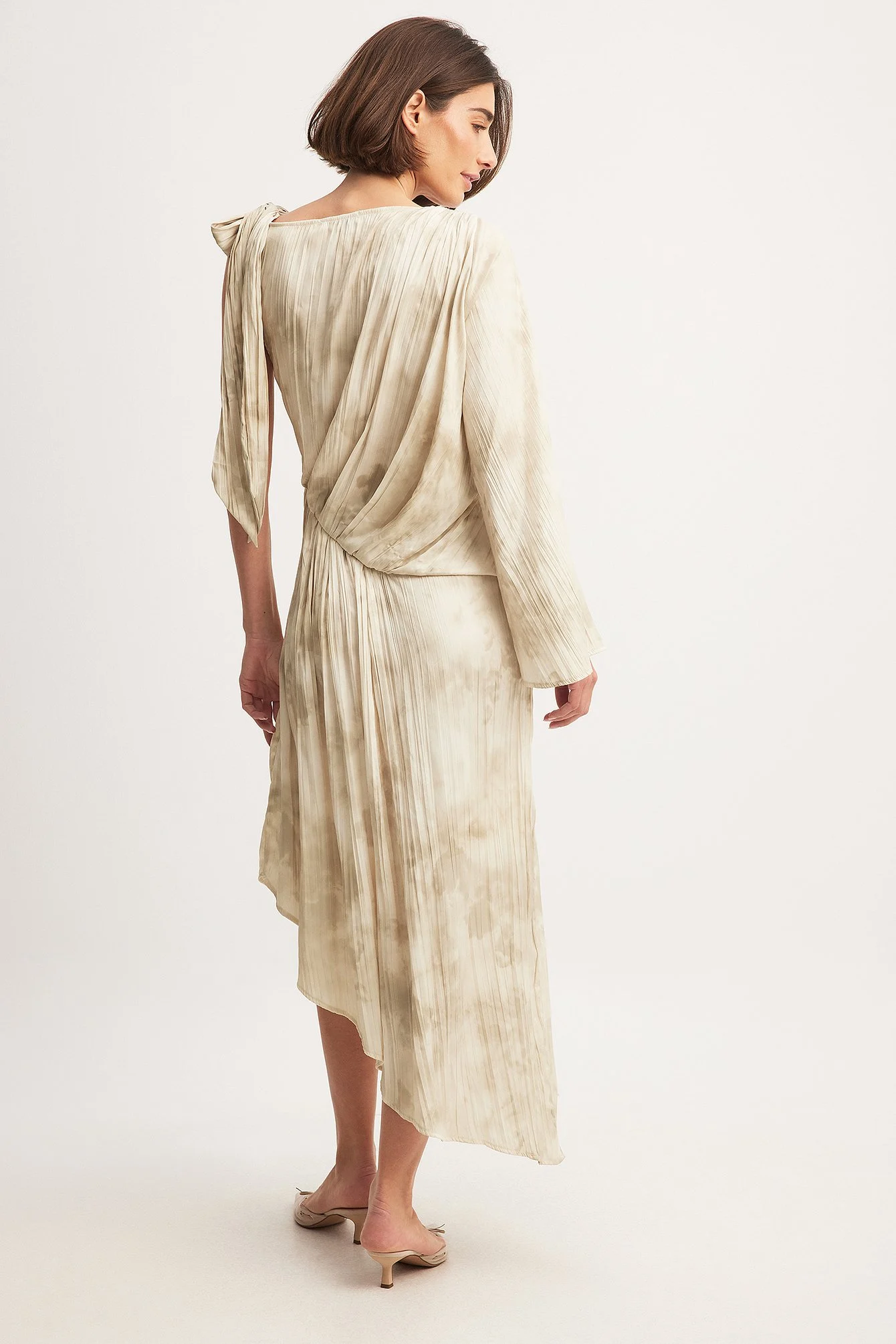 Gerafftes, einseitig schulterfreies Kleid