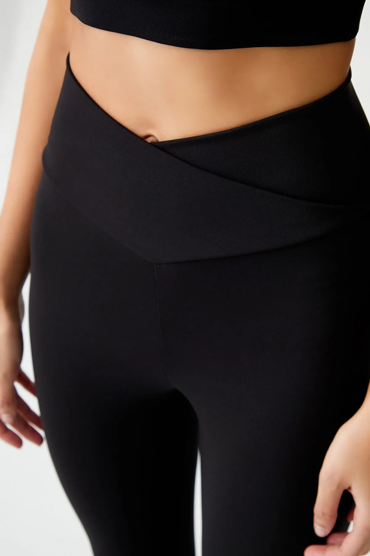 LOS OJOS  Schwarze Strumpfhose mit überkreuzter Taille und detailliertem Umschlag mit überkreuzter Taille