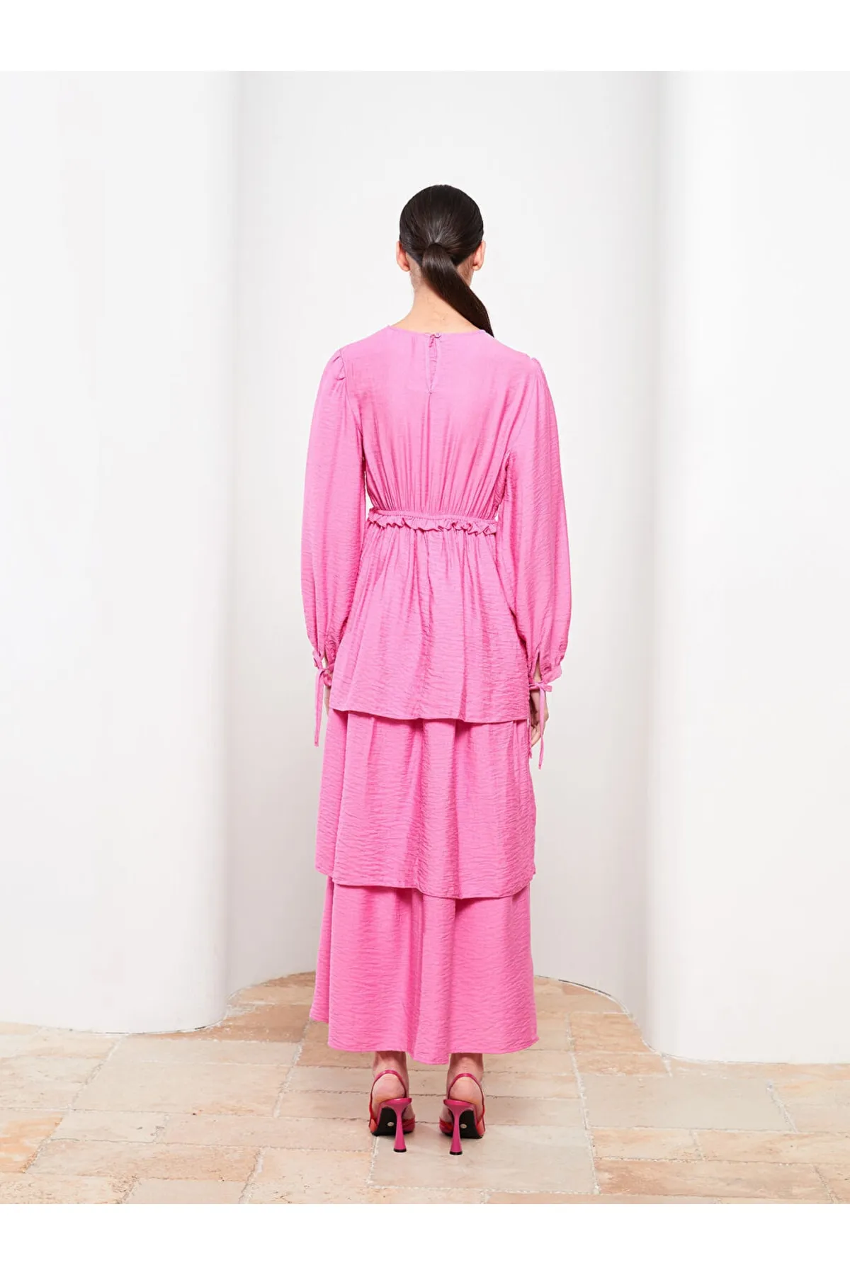 LC Waikiki  Gerades, langärmliges Damenkleid mit Rundhalsausschnitt