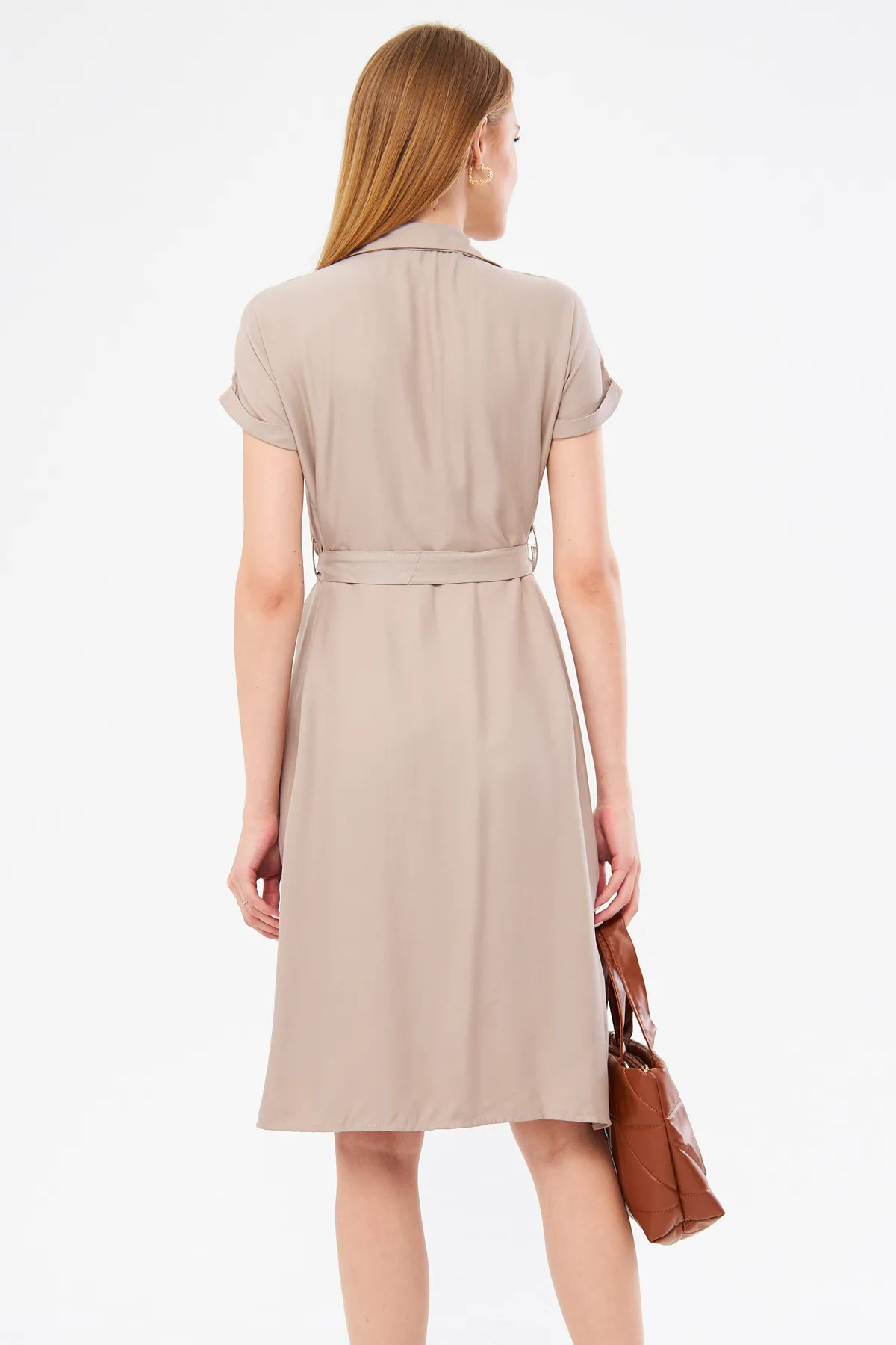 armonika  Beiges, kurzärmliges Hemdblusenkleid mit Taillengürtel für Damen ARM-19Y001068