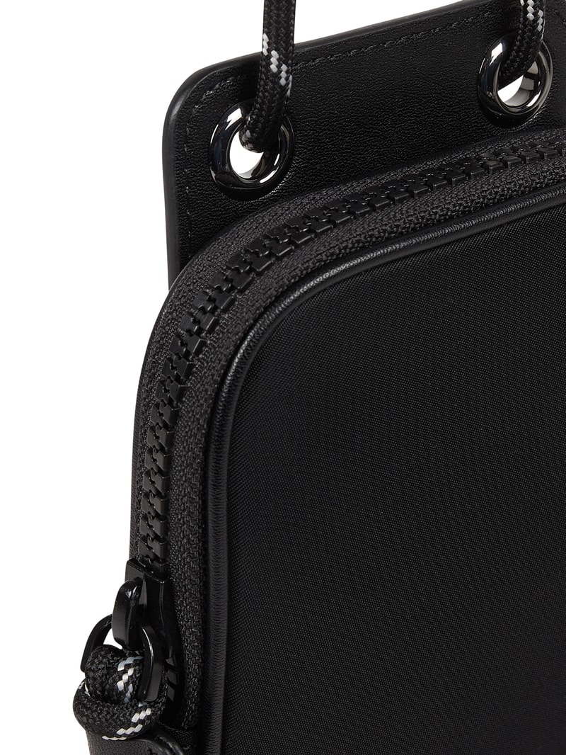 Handytasche mit verstellbarem Schulterriemen in schwarz