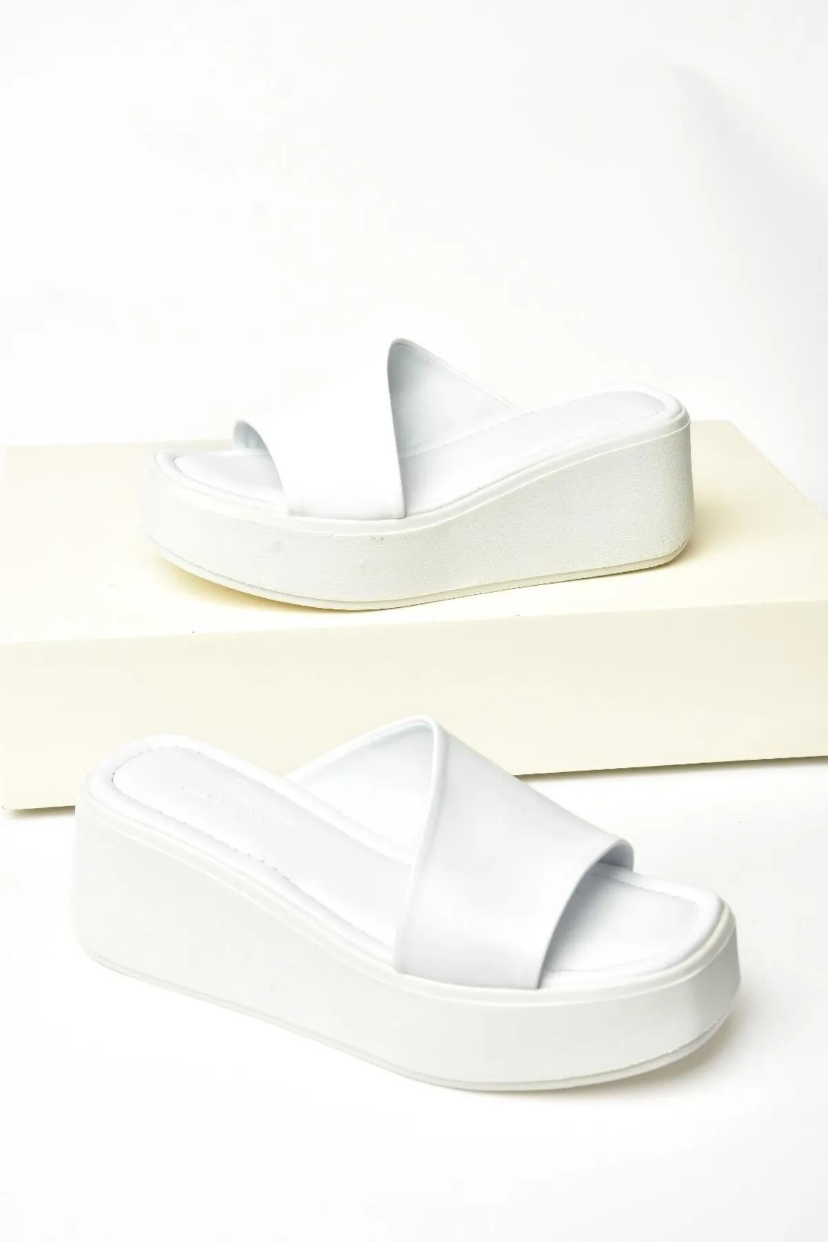 Fox Shoes  S590150009 Weiße Hausschuhe mit dicker Sohle