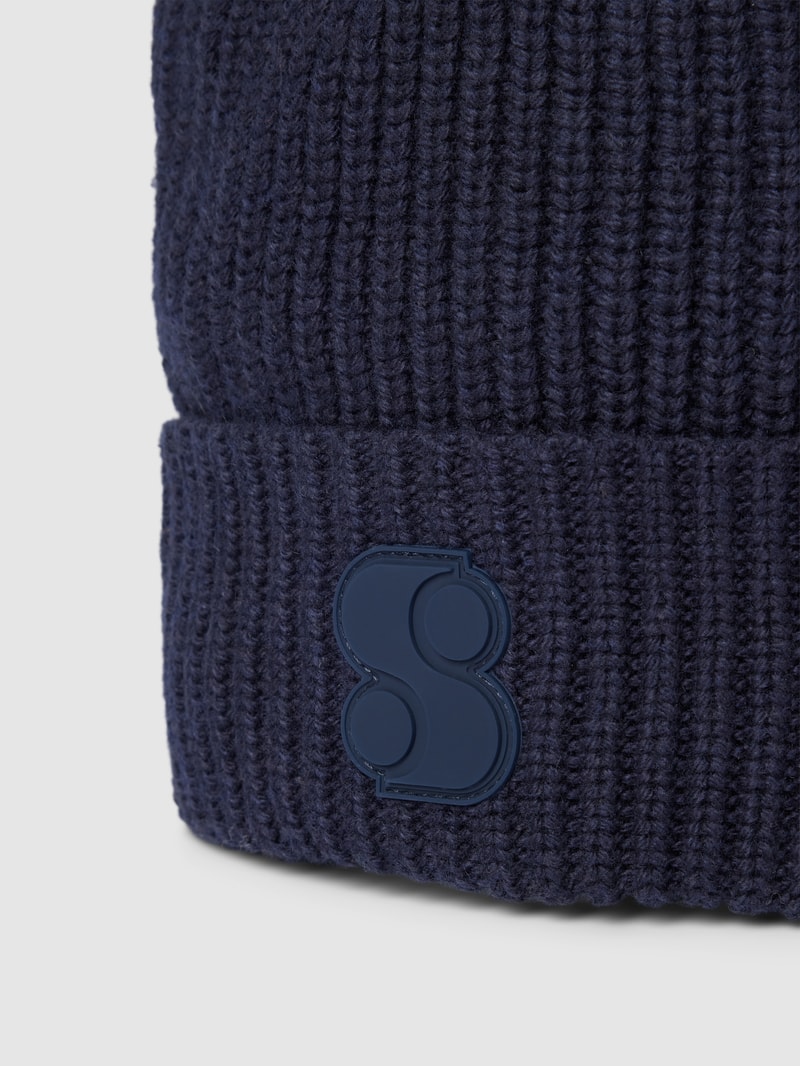Beanie mit Label-Applikation in marineblau