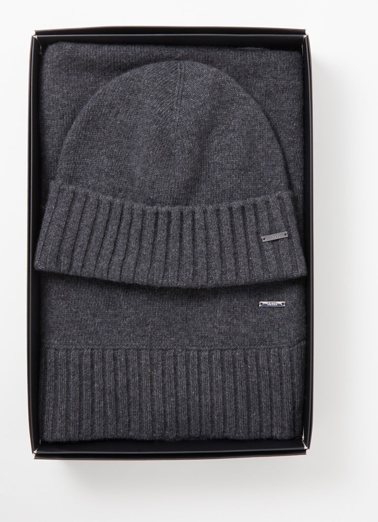 HUGO BOSS Baci fine-knit hat and scarf in wool blend 180 x 30 cm in gift box