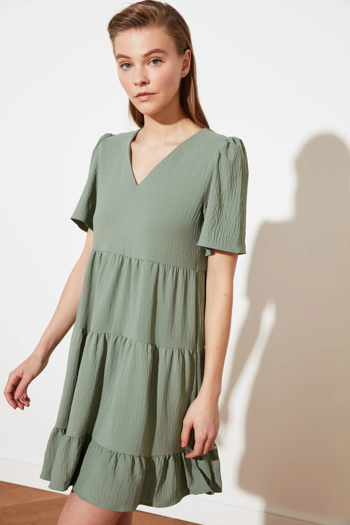 Trendyol Collection  Khakifarbenes, weit geschnittenes Mini-Webkleid TWOSS20EL0400