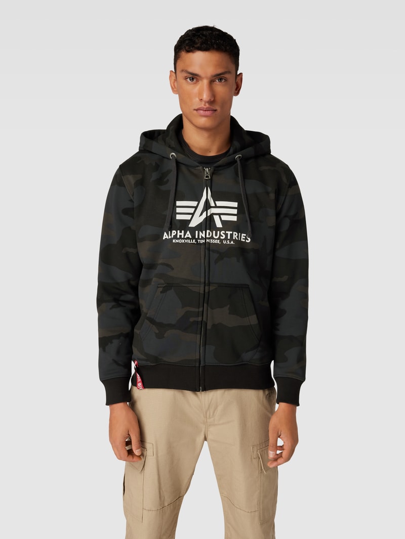 Sweatjacke mit Camouflage-Muster in schwarz