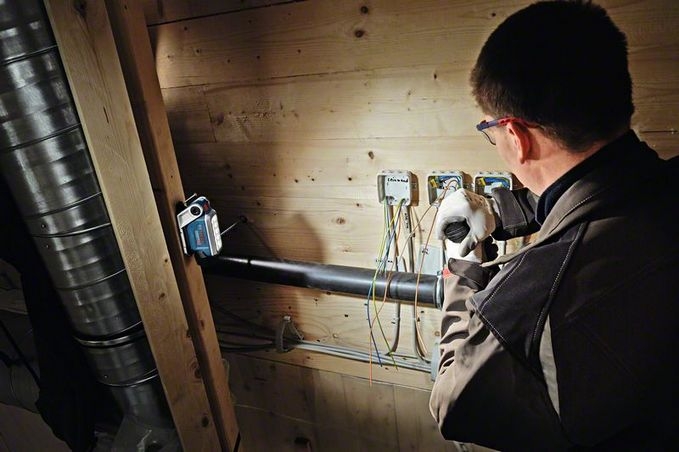 „Bosch Blue 06014A0000 GLI 12V-330“ belaidis prožektorius, 12 voltų, be akumuliatorių ir įkroviklio