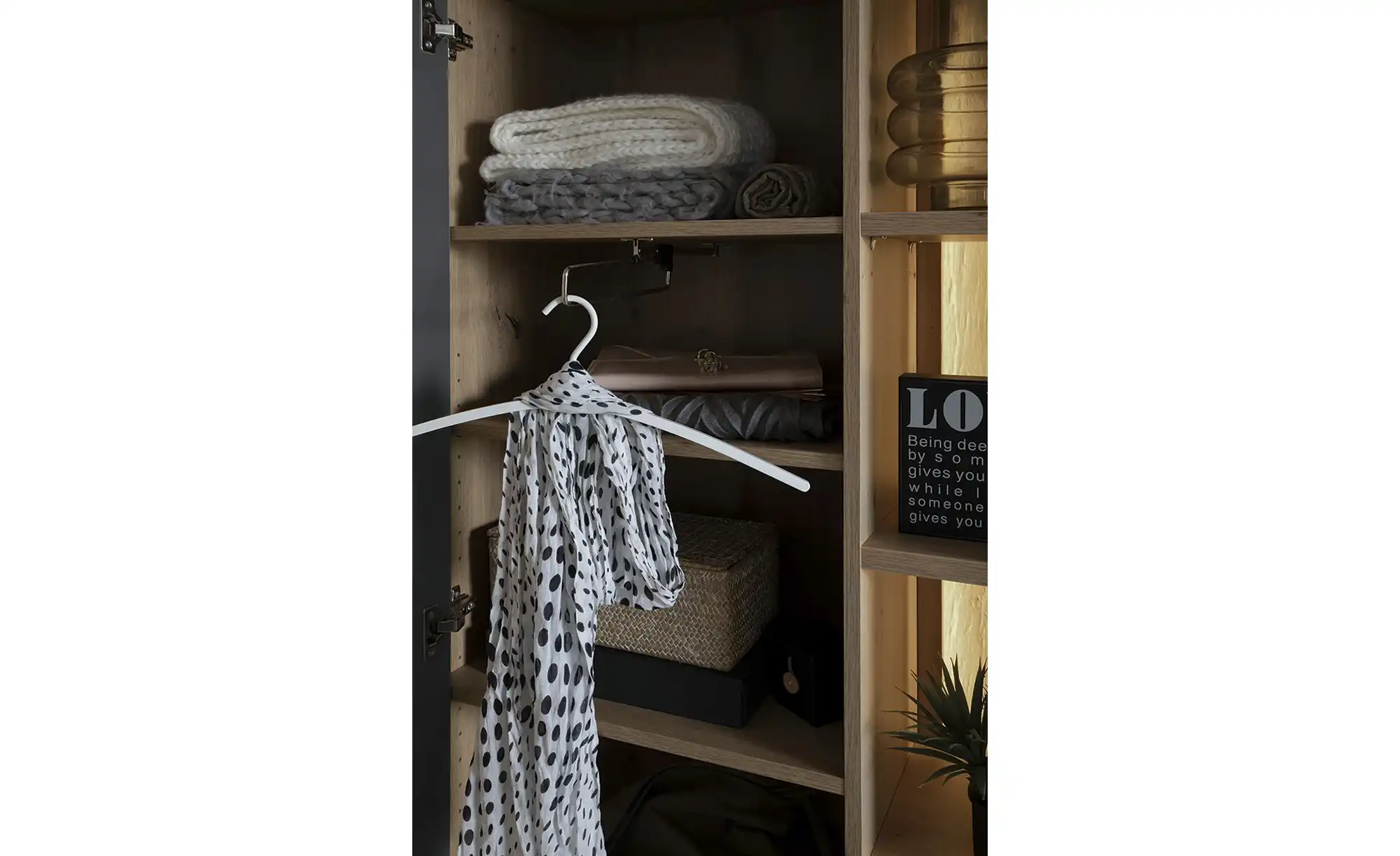 Garderobenschrank