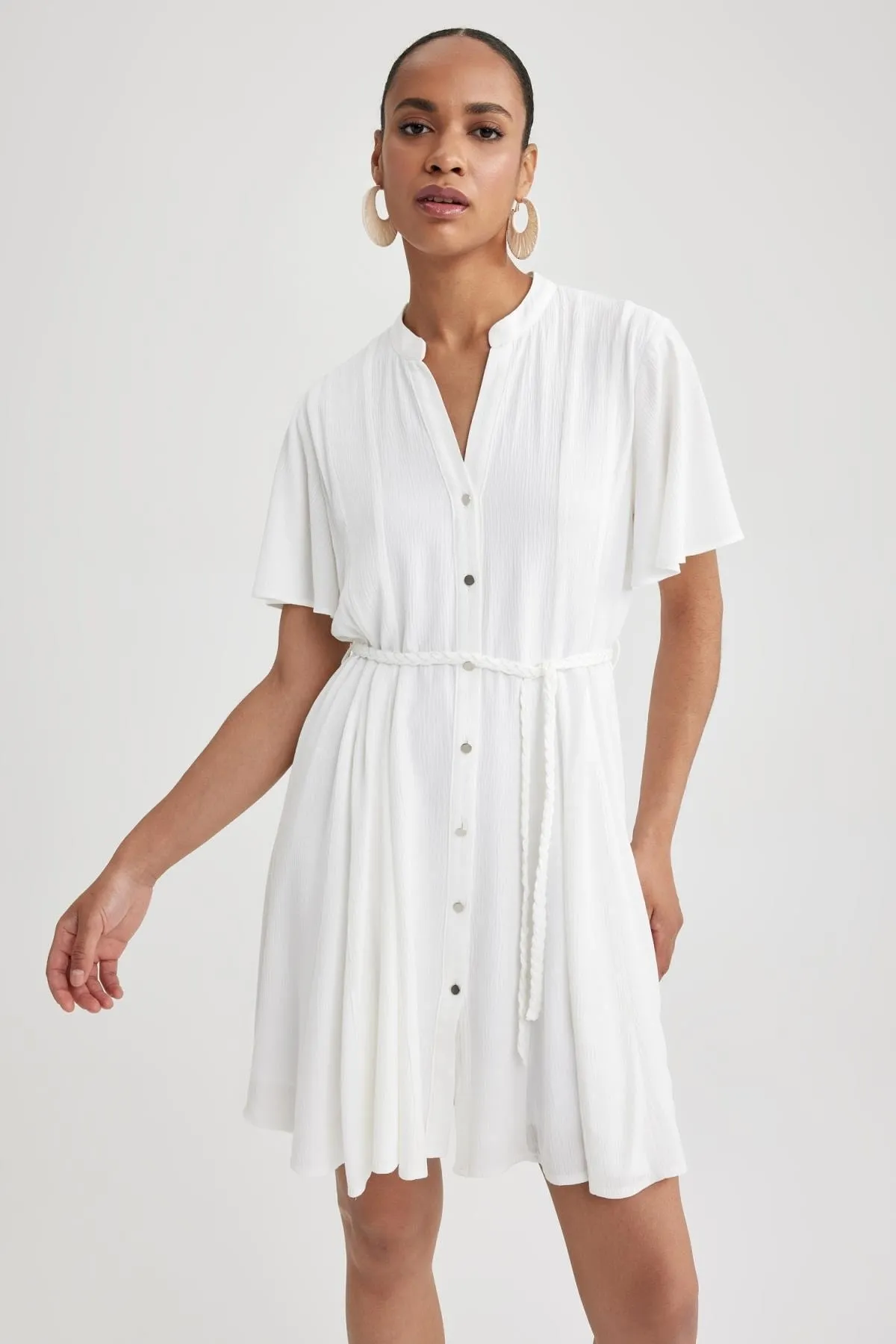 DeFacto  Kurzärmliges Minikleid aus Crinkle-Viskose mit Hemdkragen A9263ax23hs