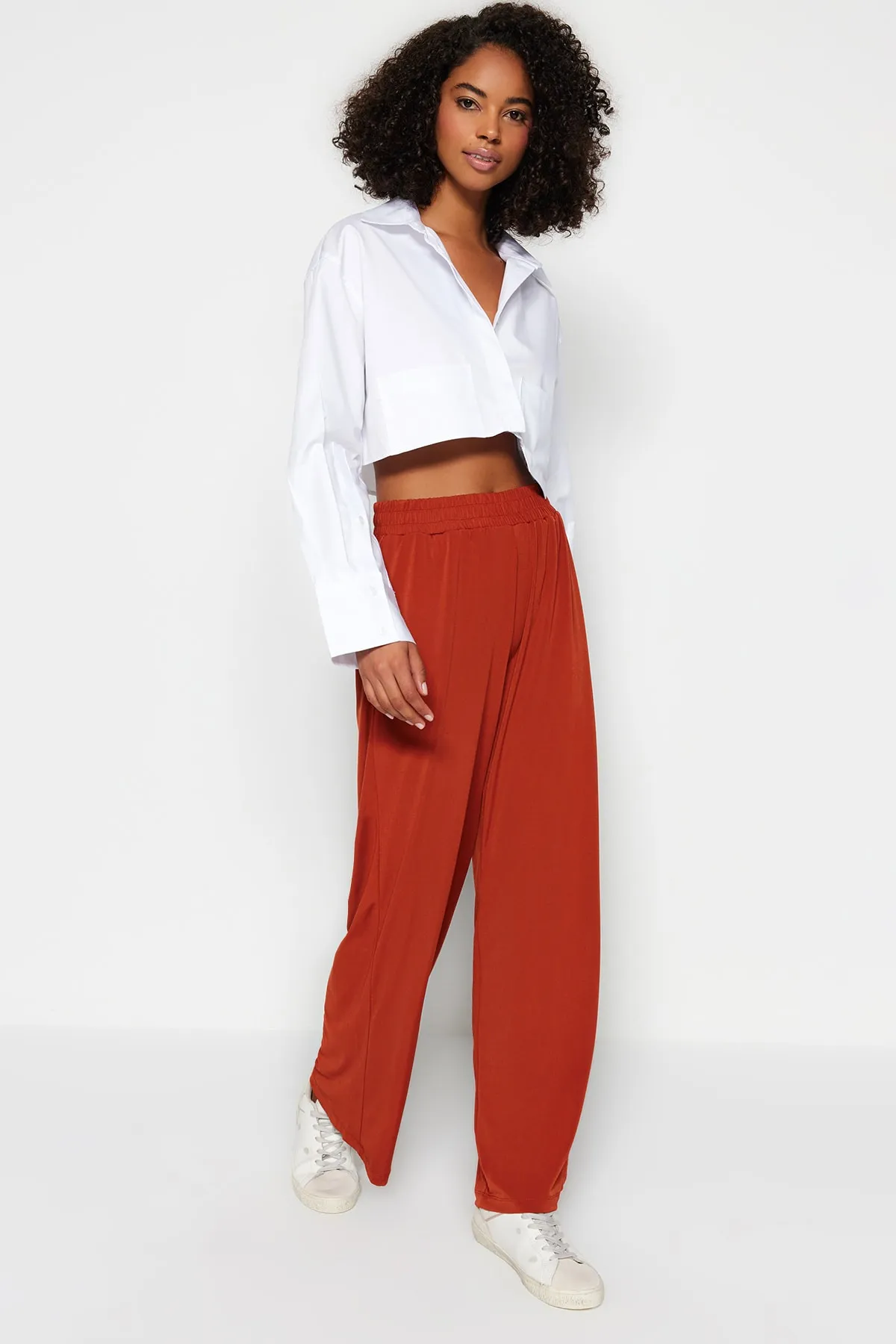 Trendyol Collection  Zimtfarbene, weit geschnittene/locker geschnittene, dehnbare Strickhose mit hoher Taille TWOSS23PL00129