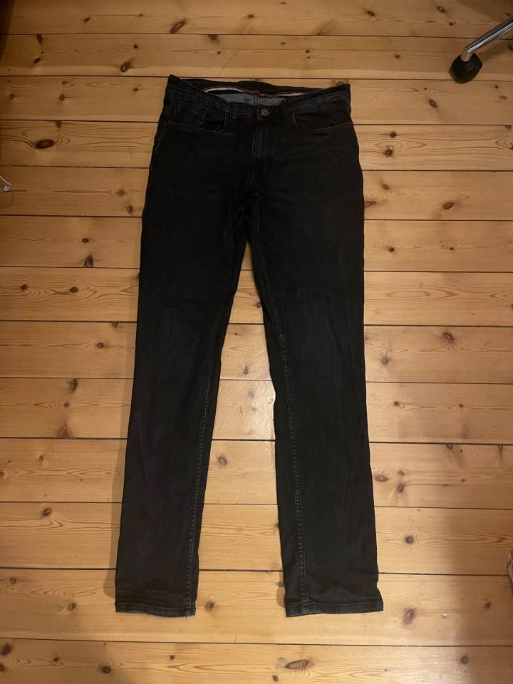 FQ1924 Gerade Jeans in schwarz günstig kaufen W31/L34