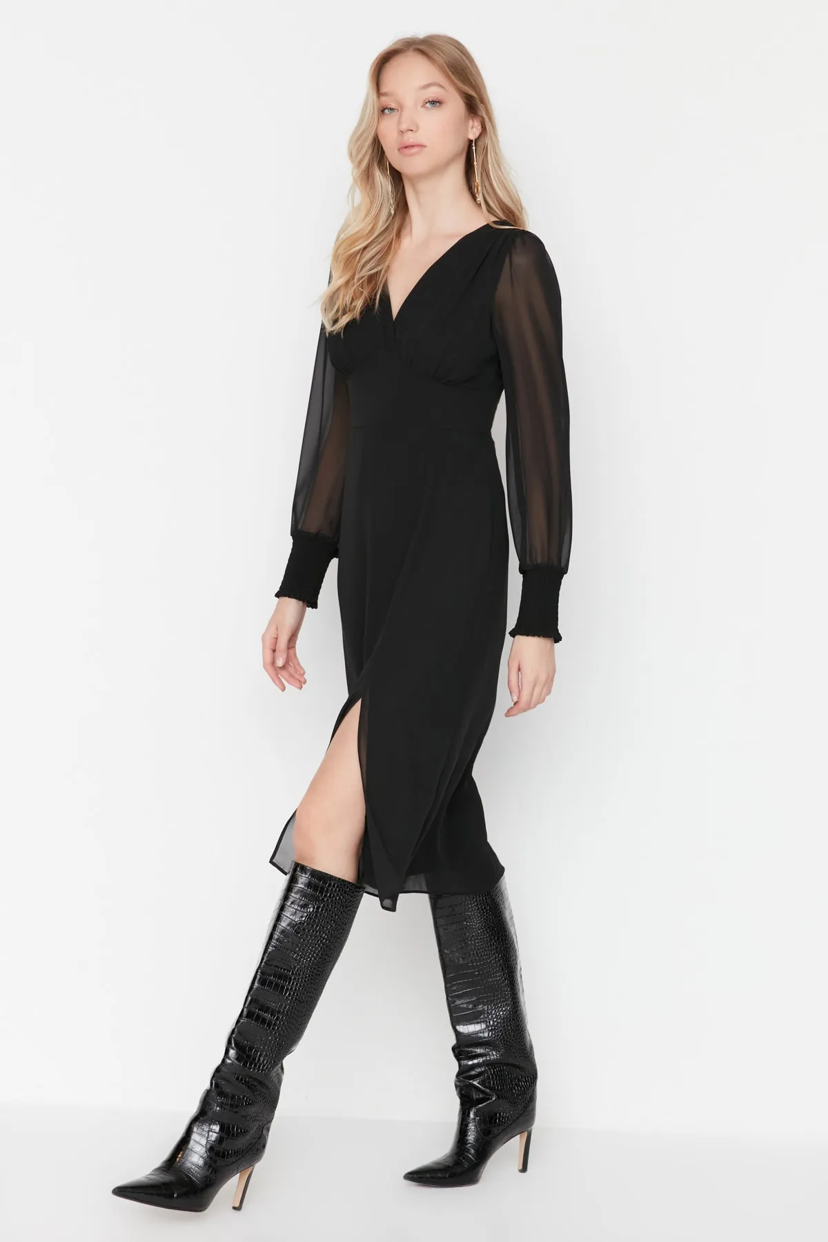 Trendyol Collection  Schwarzes, gewebtes Kleid mit Midi-Futter und Mieder TWOAW23EL01050
