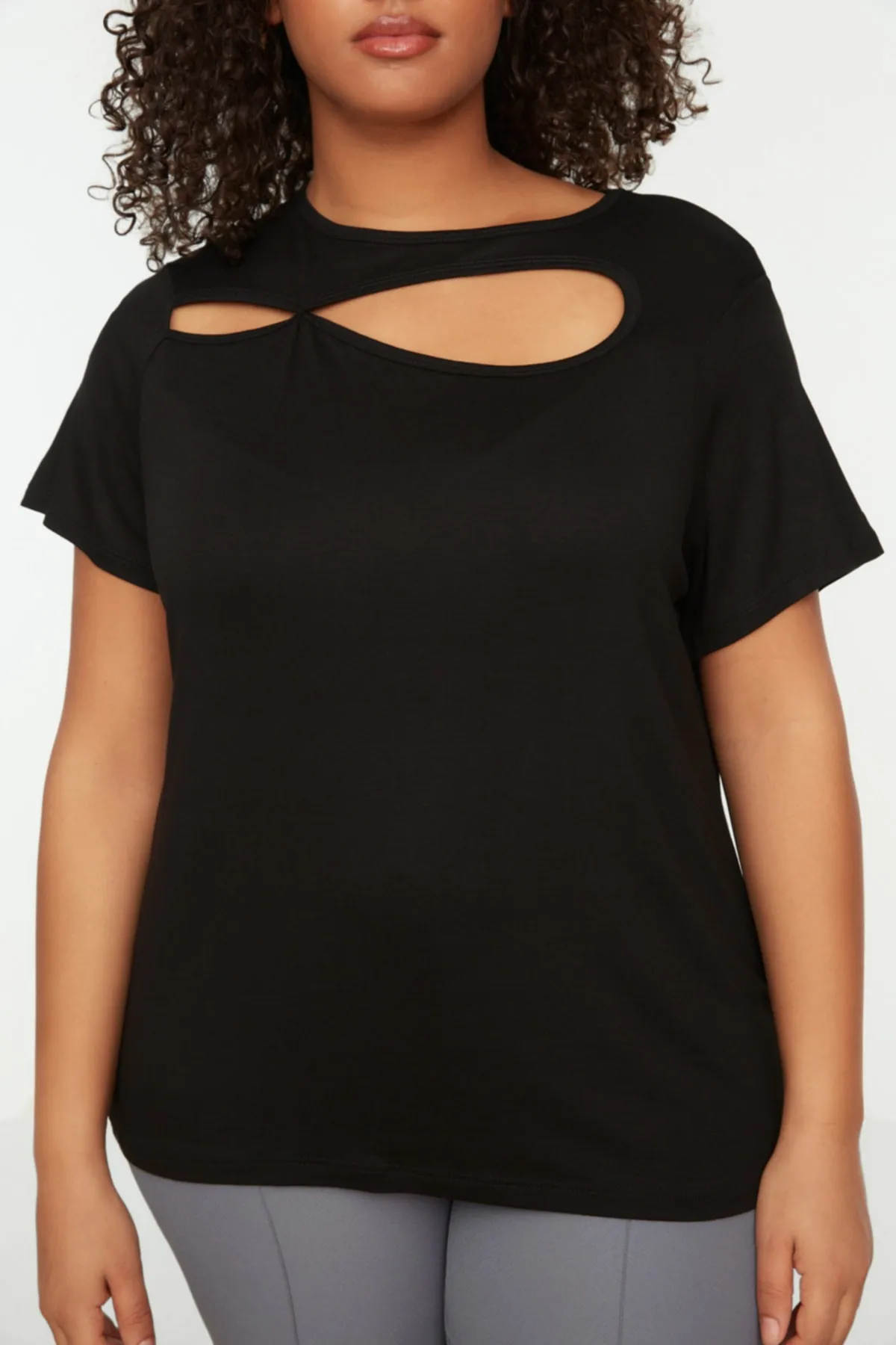 Trendyol Curve  Schwarze, detaillierte Strickbluse mit Ausschnitten TBSSS22AF0012