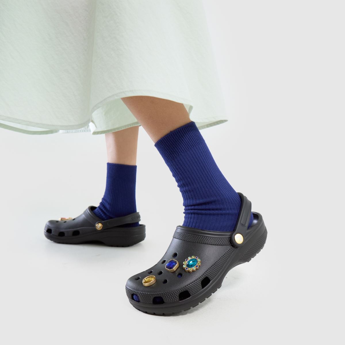 Crocs Classic Jewel klumpa szandál fekete színben