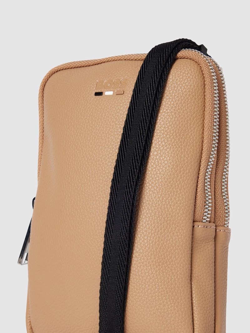 Umhängetasche mit Label-Details Modell 'Ray' in beige