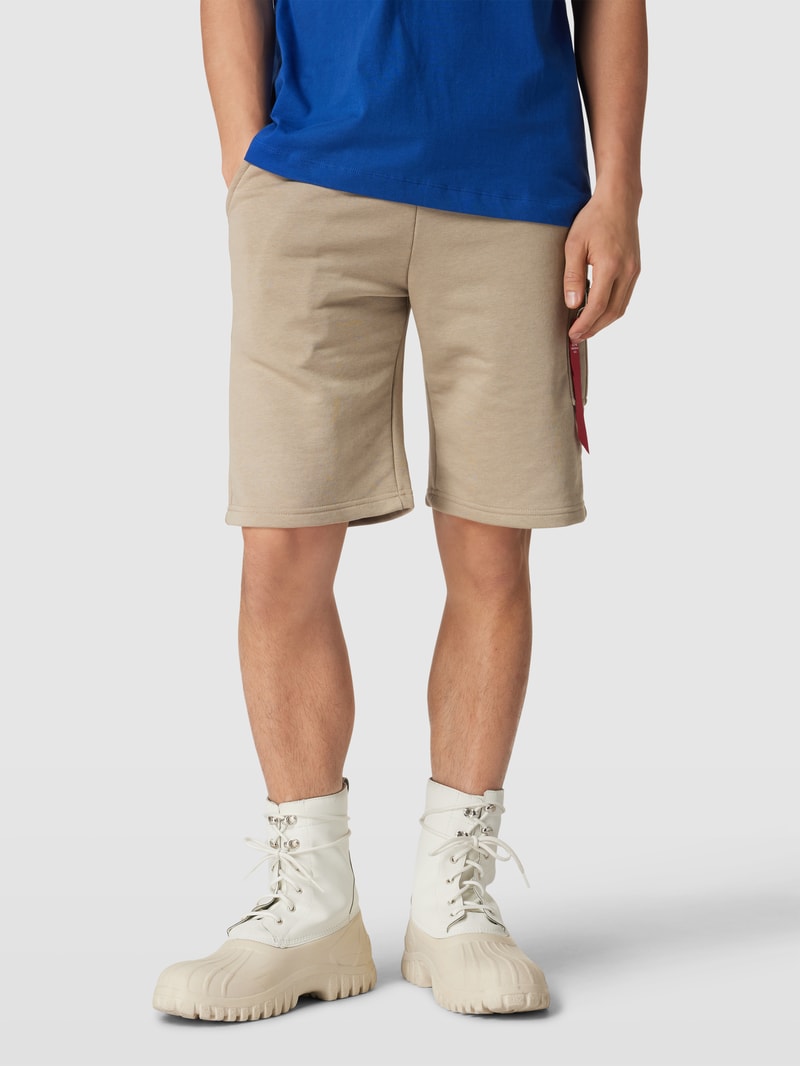 Shorts mit Label-Details in beige