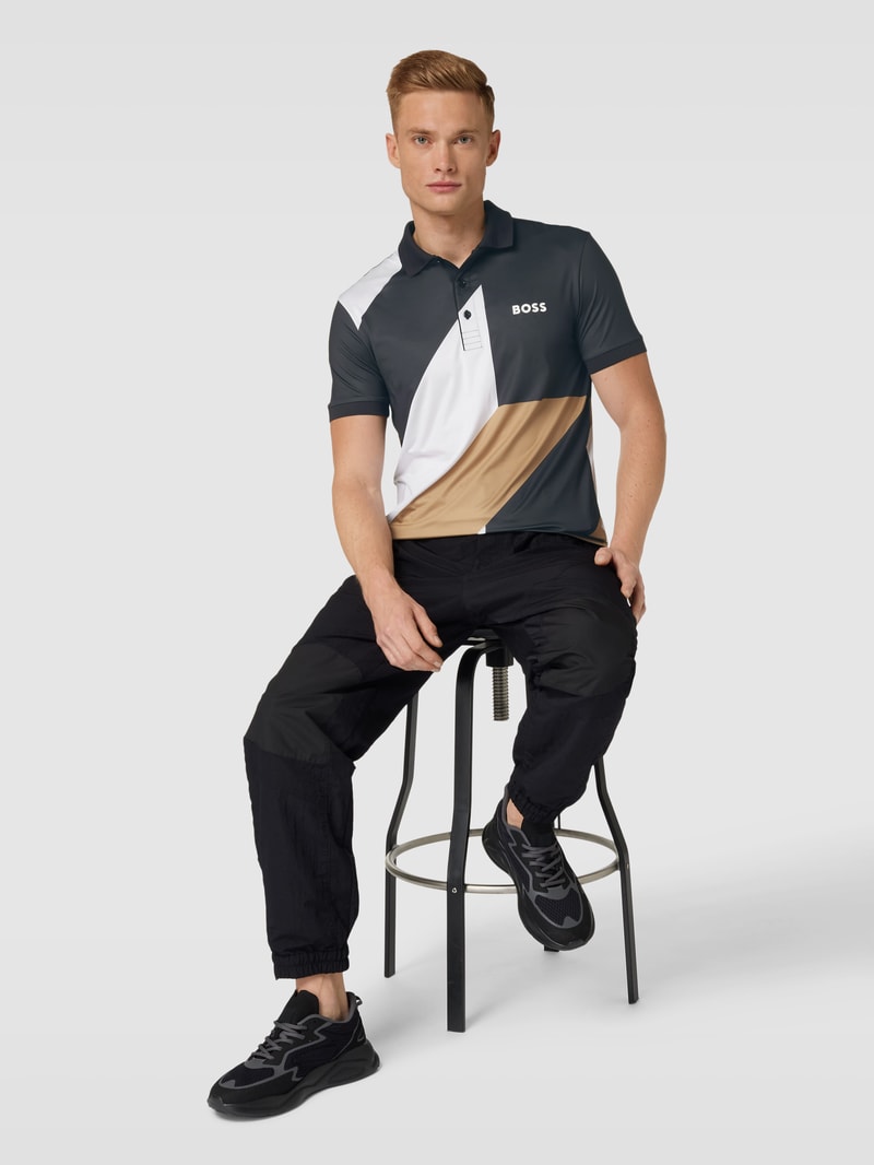 Slim Fit Poloshirt im Colour-Blocking-Design Modell 'Patteo' in schwarz