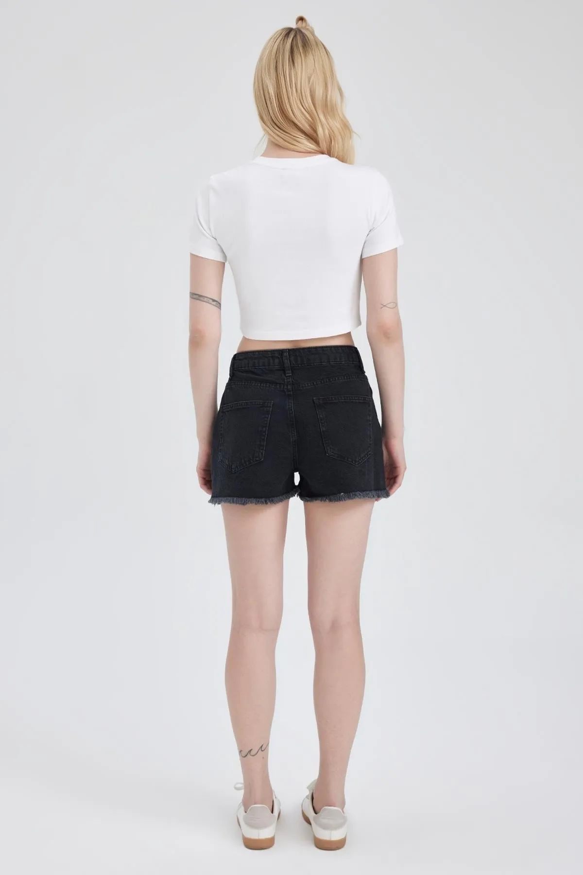 DeFacto  Jeansshorts mit normaler Taille und Cut-Out-Spitze, 100 % Baumwolle, A2602ax23sm