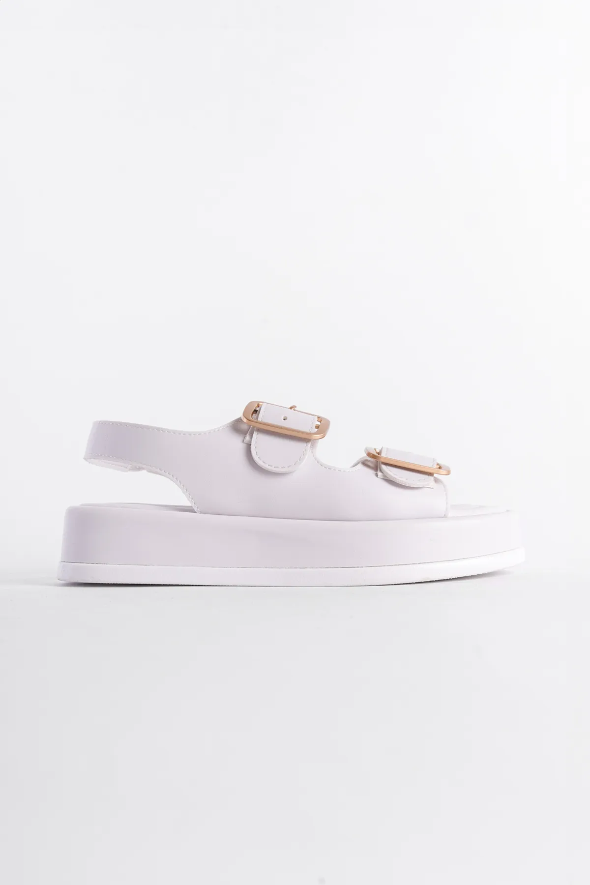 Capone Outfitters  Damensandalen mit Keilabsatz und doppelter Riemenschnalle