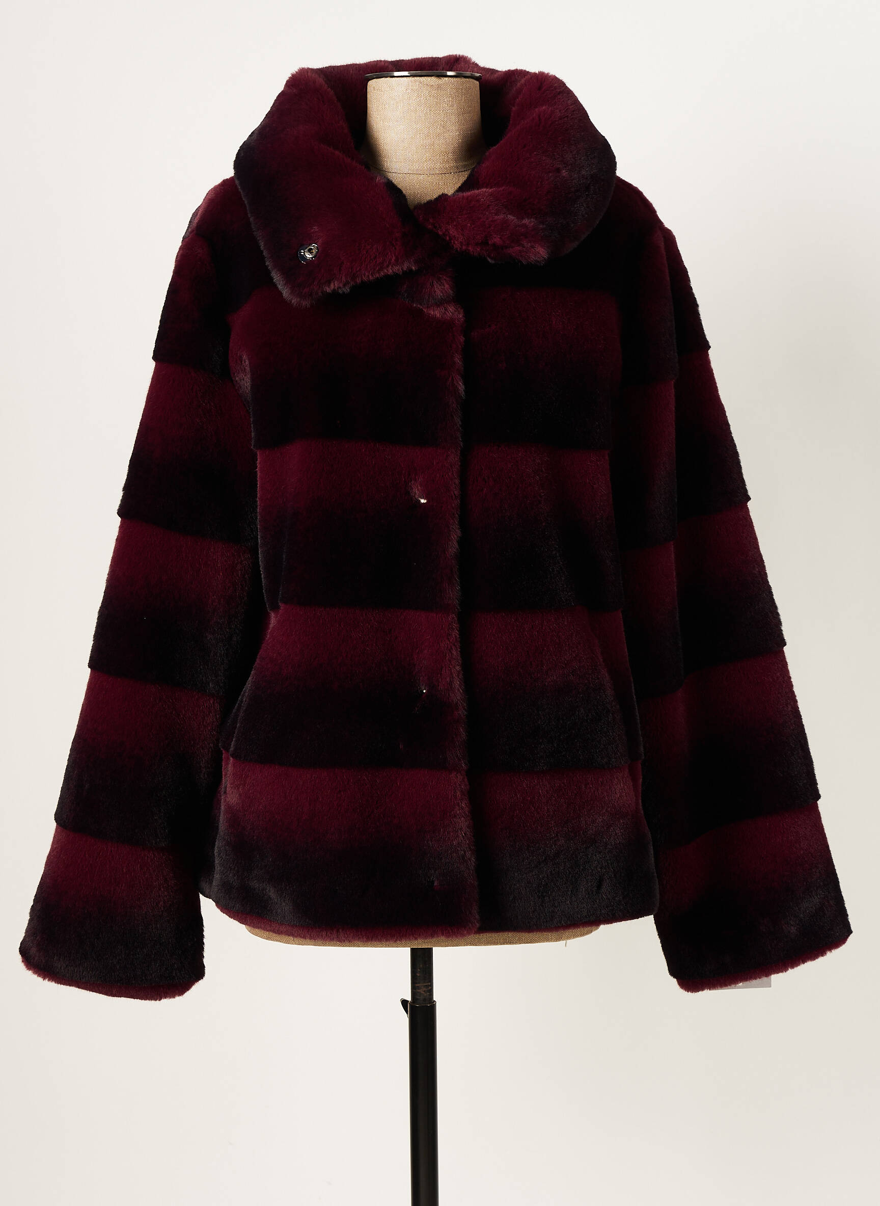 Concept K Manteaux Courts Femme couleur rouge