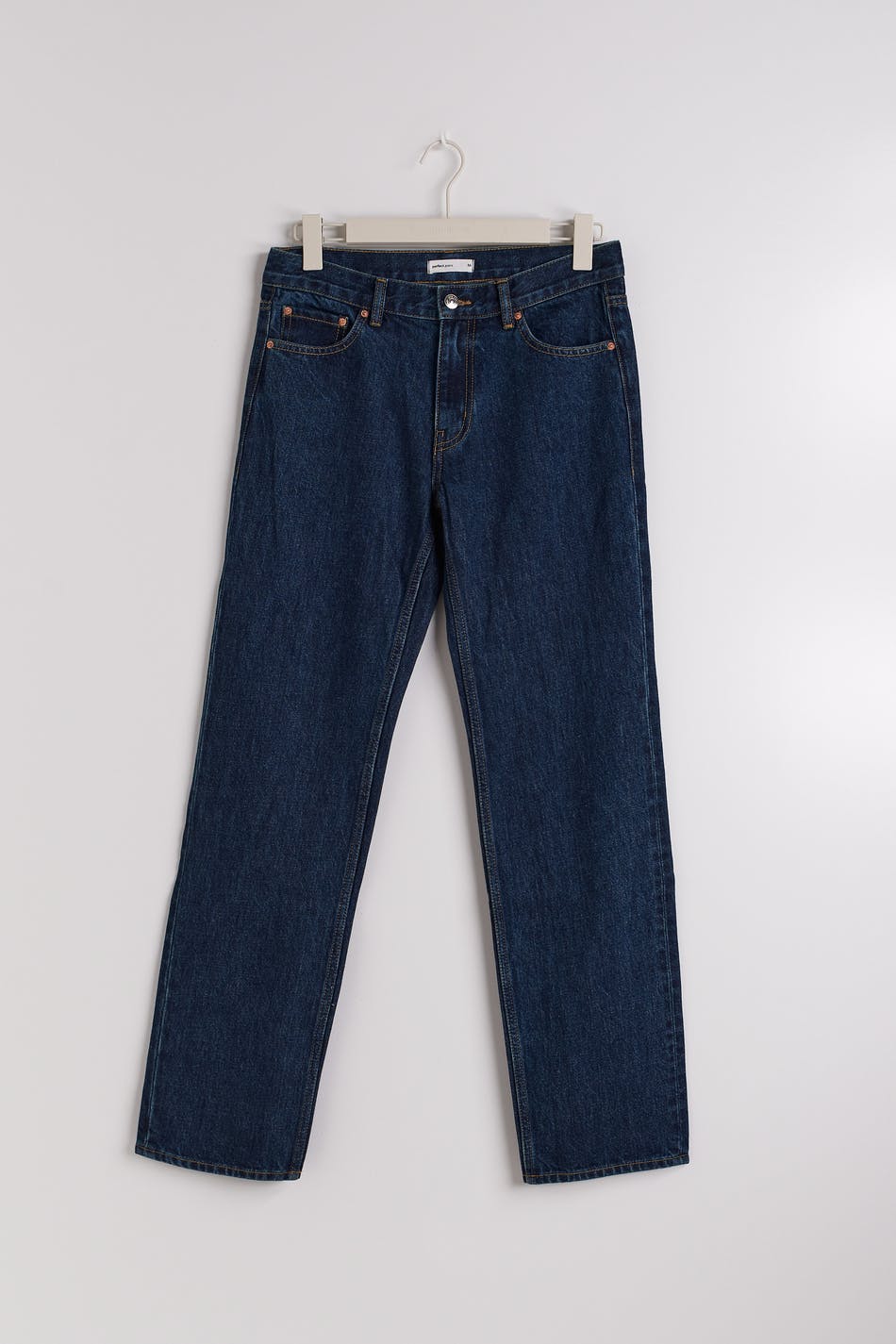 Low straight petite jeans
