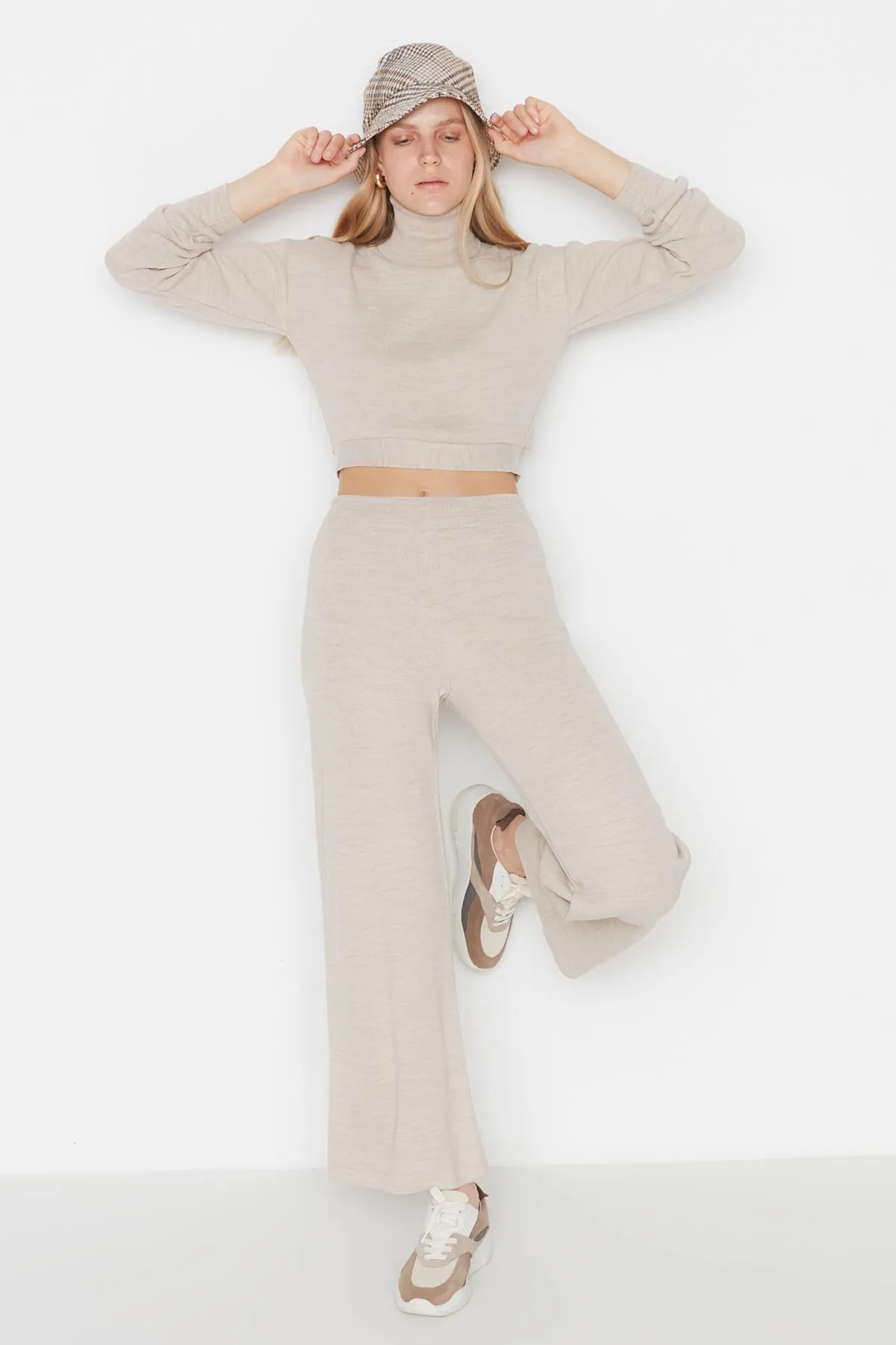 Trendyol Collection  Beige Basic Rollkragen-Strick-Top-Top-Set TWOAW21AU0093