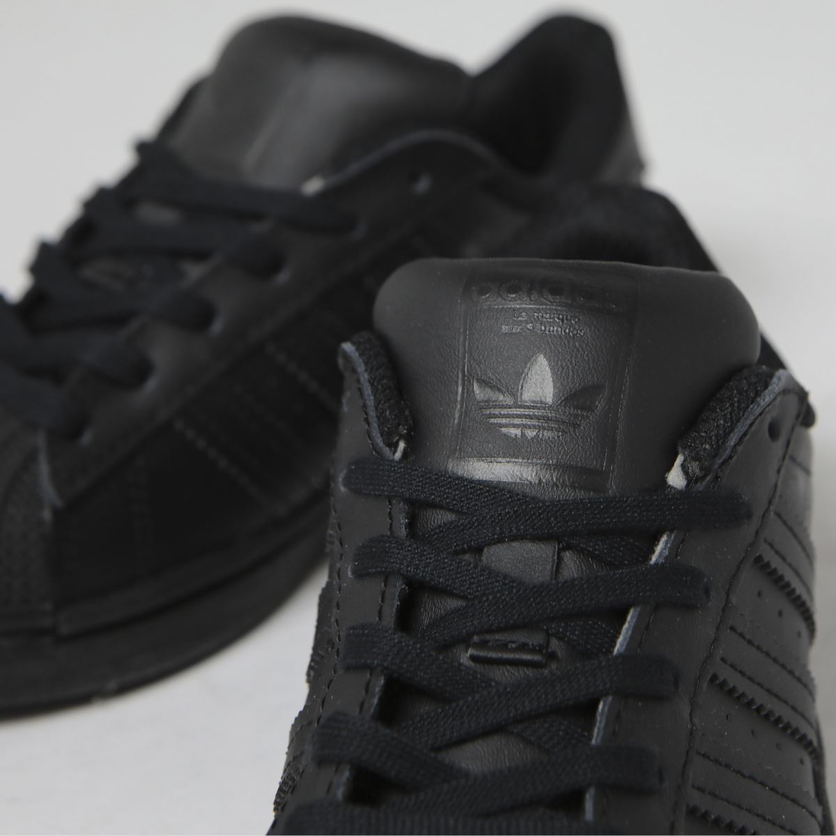 adidas fekete Superstar junior cipők