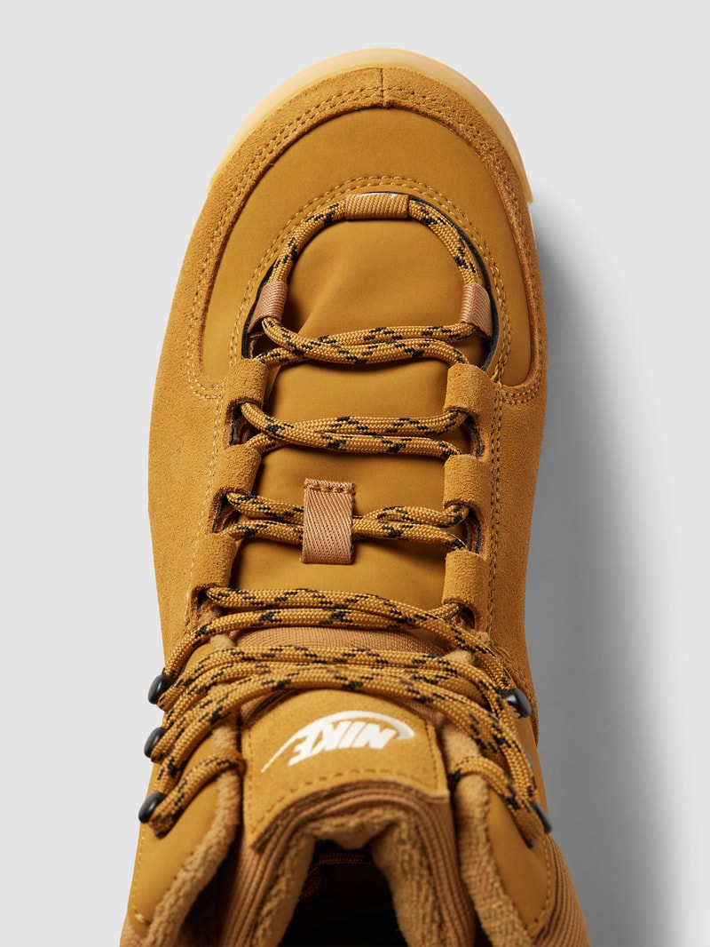 High Top Sneaker mit Label-Stitching in sand